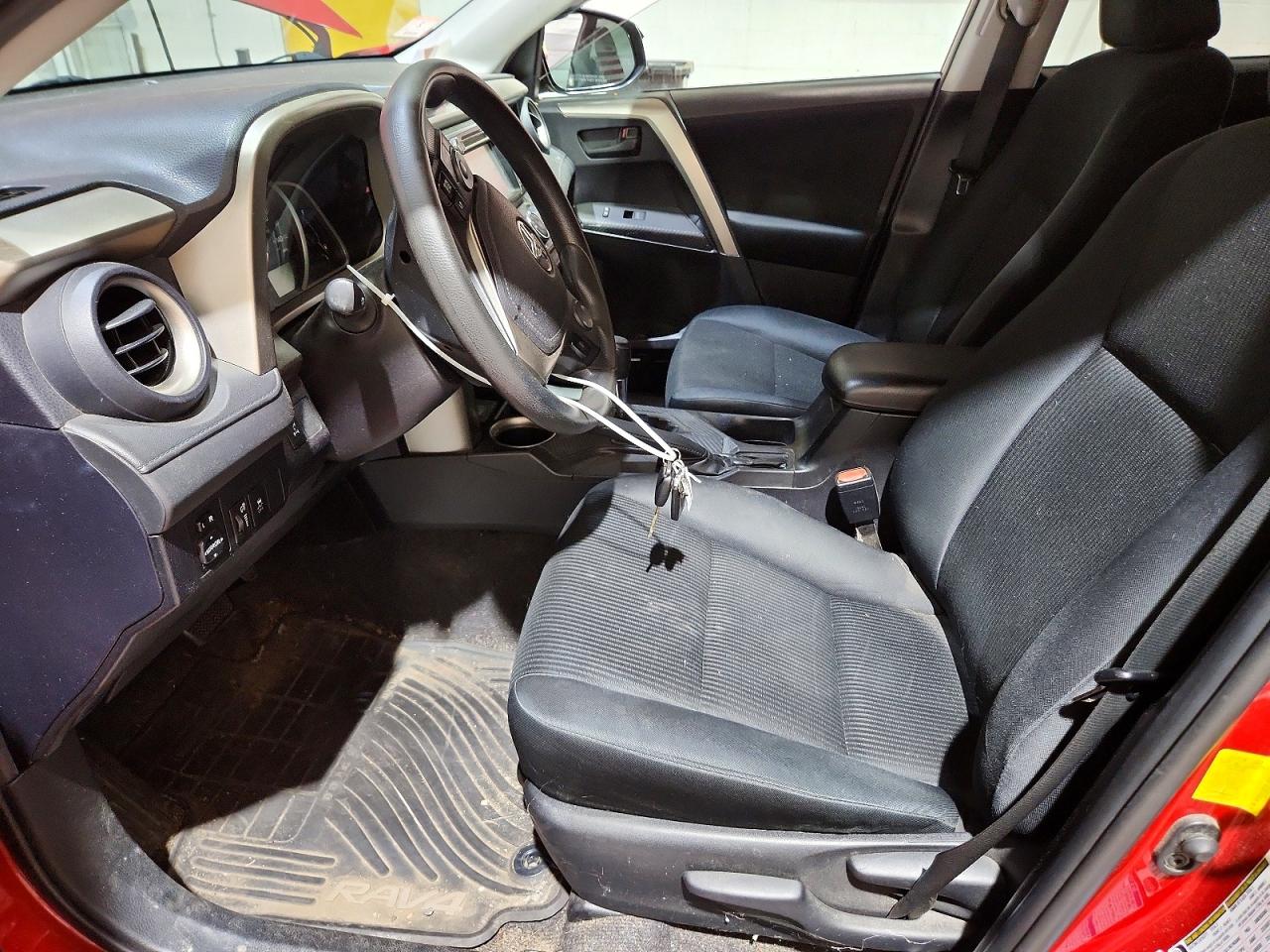 2015 Toyota Rav4 Le Red vin: 2T3BFREV2FW261375