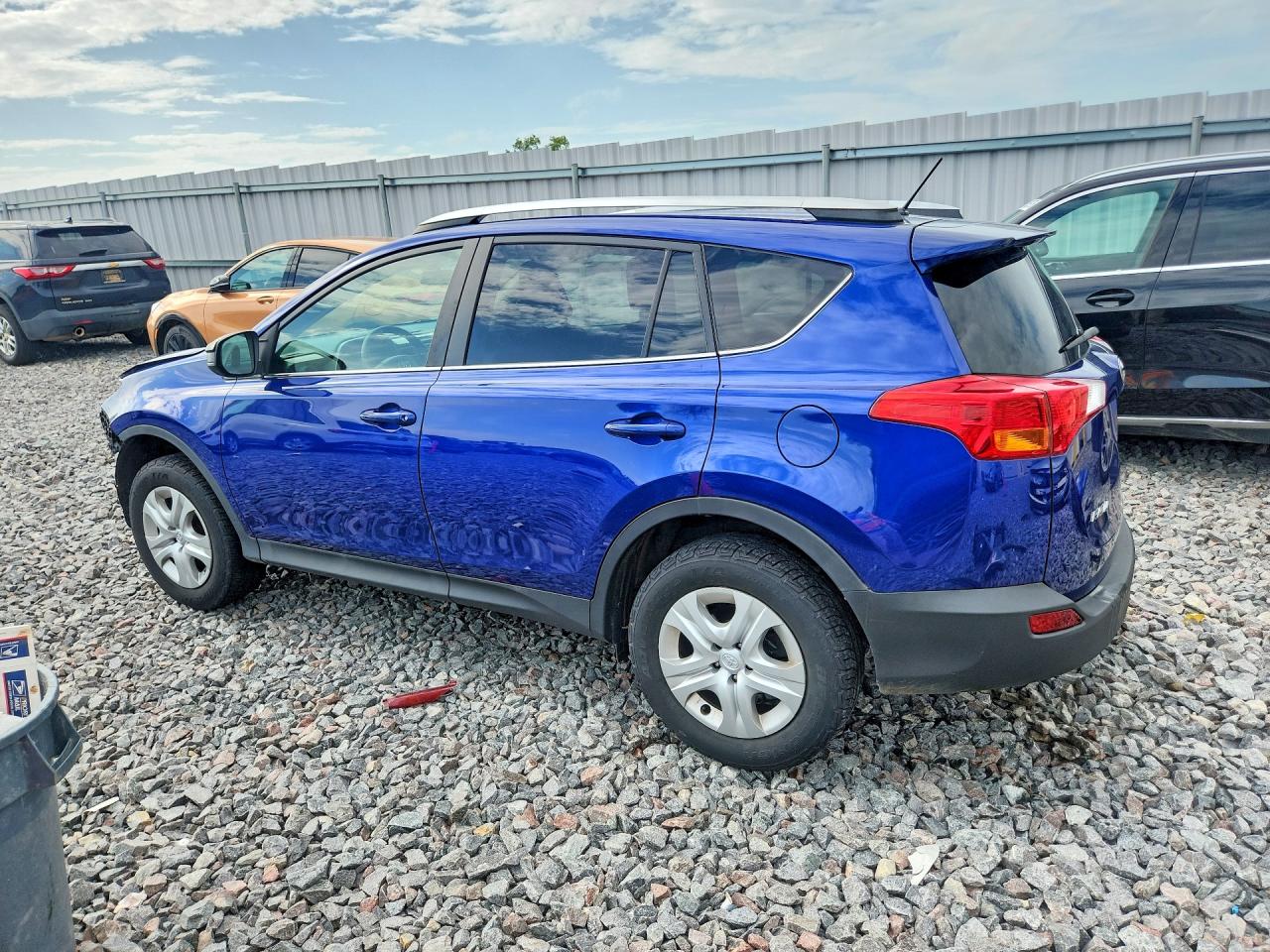 2015 Toyota Rav4 Le Blue vin: 2T3BFREV2FW276278