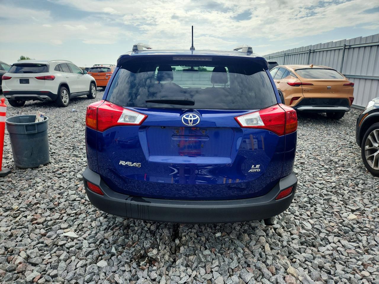 2015 Toyota Rav4 Le Blue vin: 2T3BFREV2FW276278