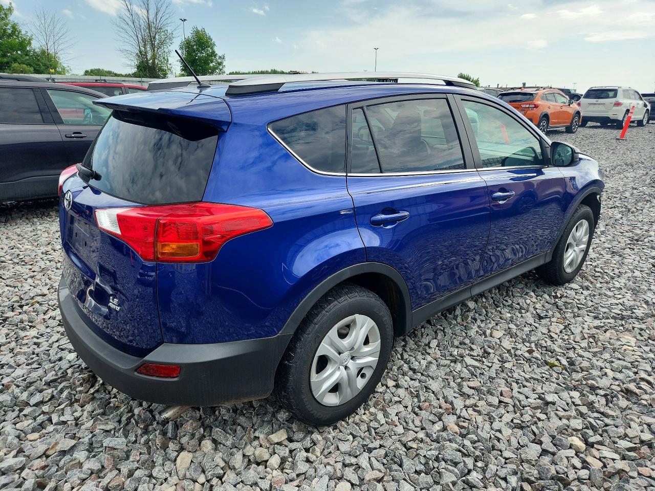 2015 Toyota Rav4 Le Blue vin: 2T3BFREV2FW276278