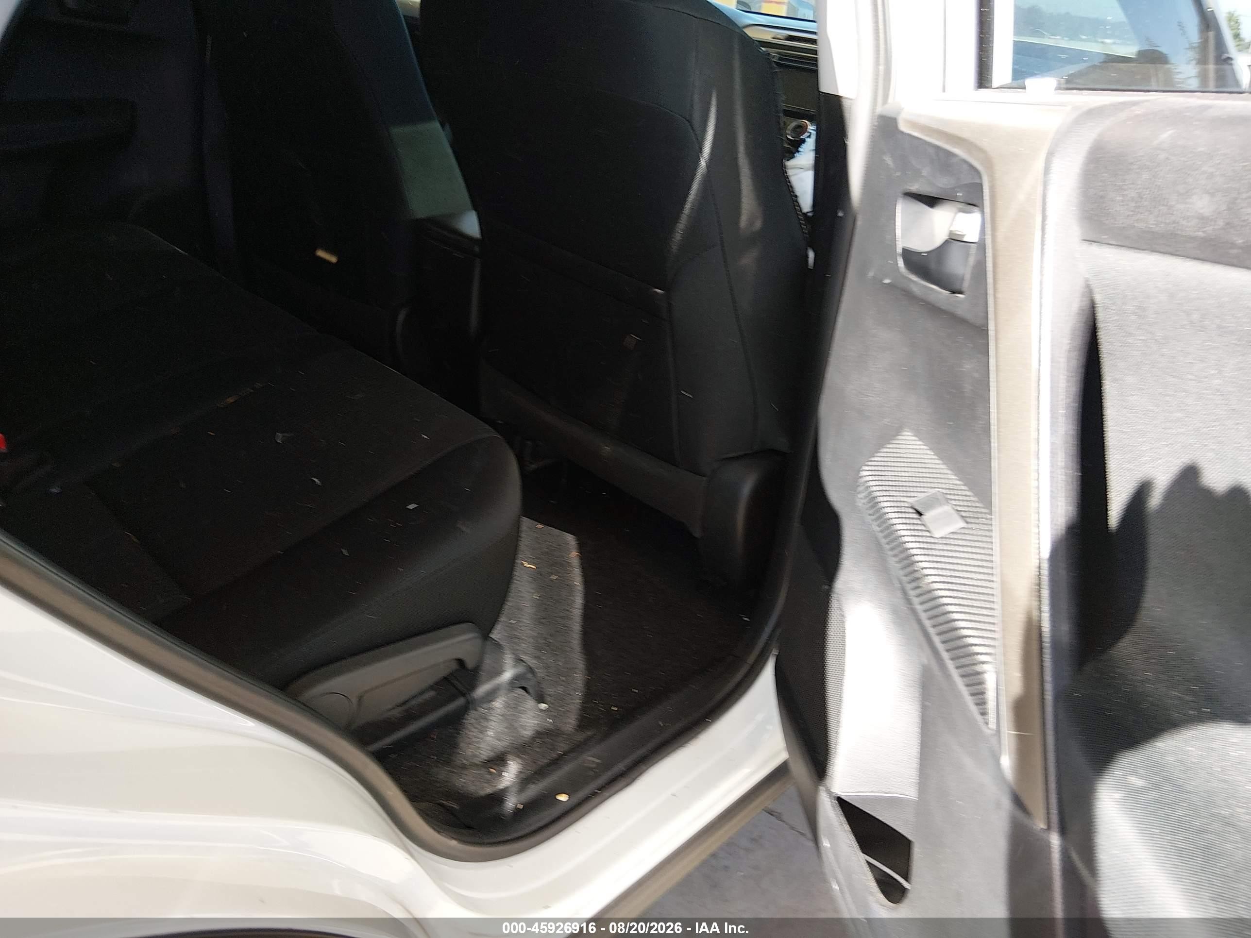 2015 Toyota Rav4 Le White vin: 2T3BFREV2FW294537