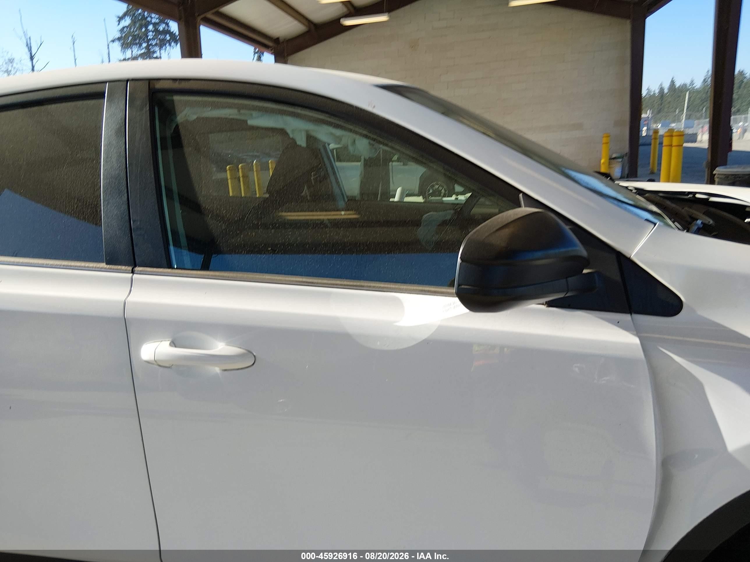 2015 Toyota Rav4 Le White vin: 2T3BFREV2FW294537