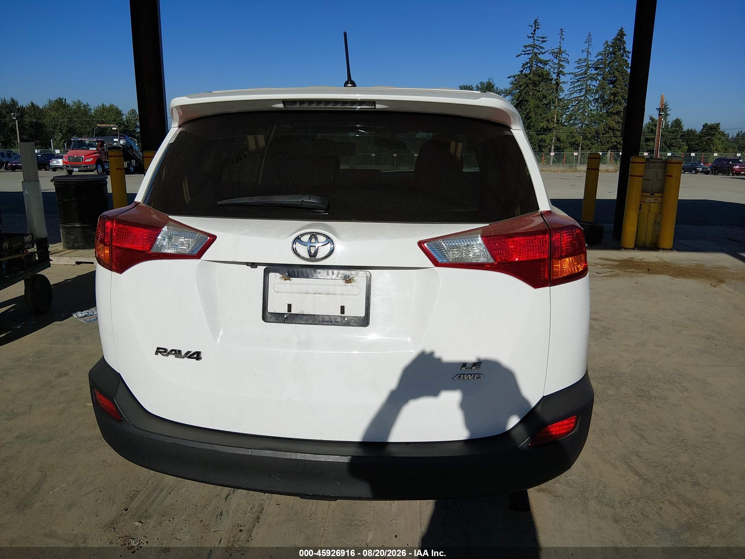 2015 Toyota Rav4 Le White vin: 2T3BFREV2FW294537
