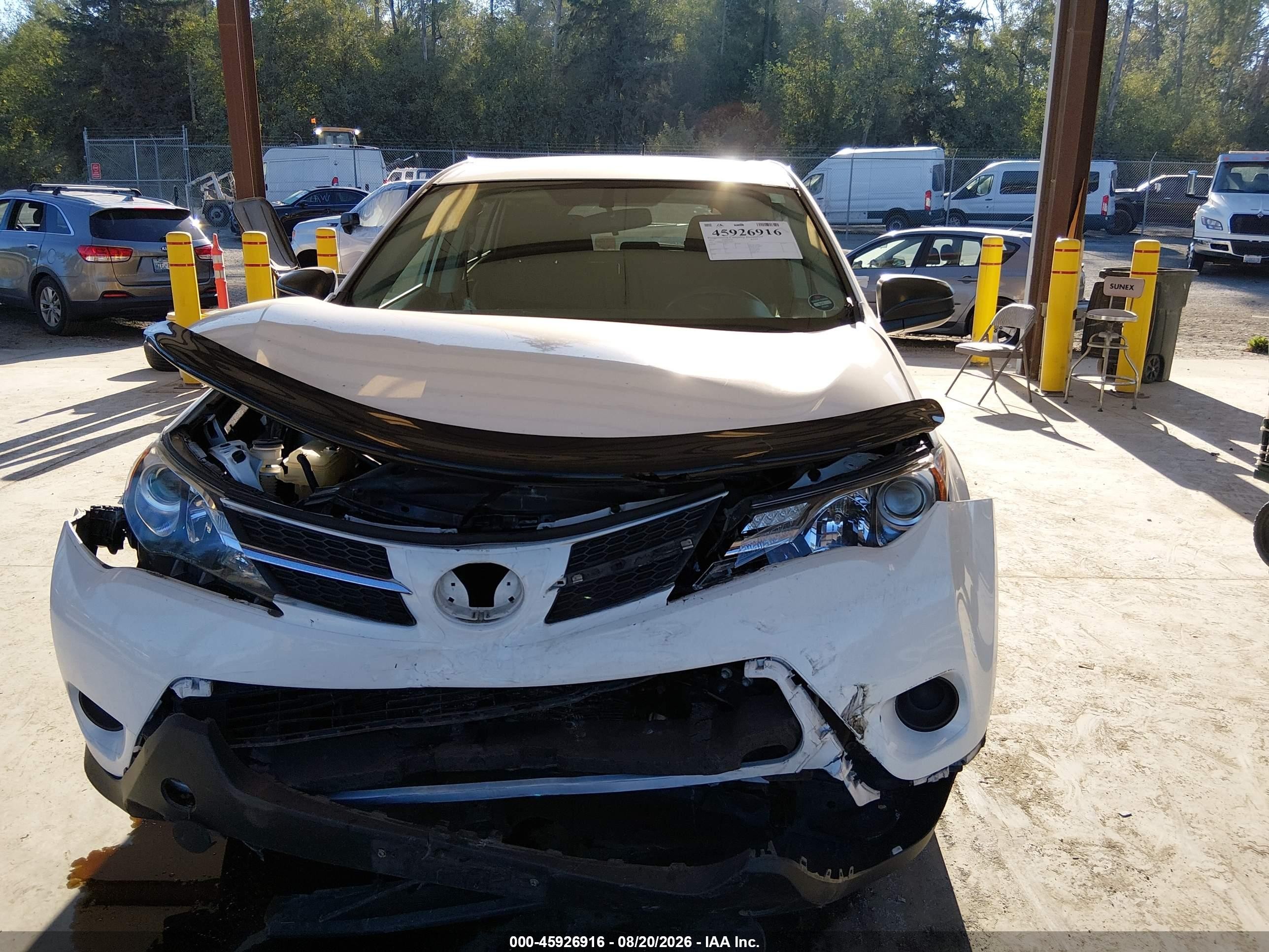 2015 Toyota Rav4 Le White vin: 2T3BFREV2FW294537
