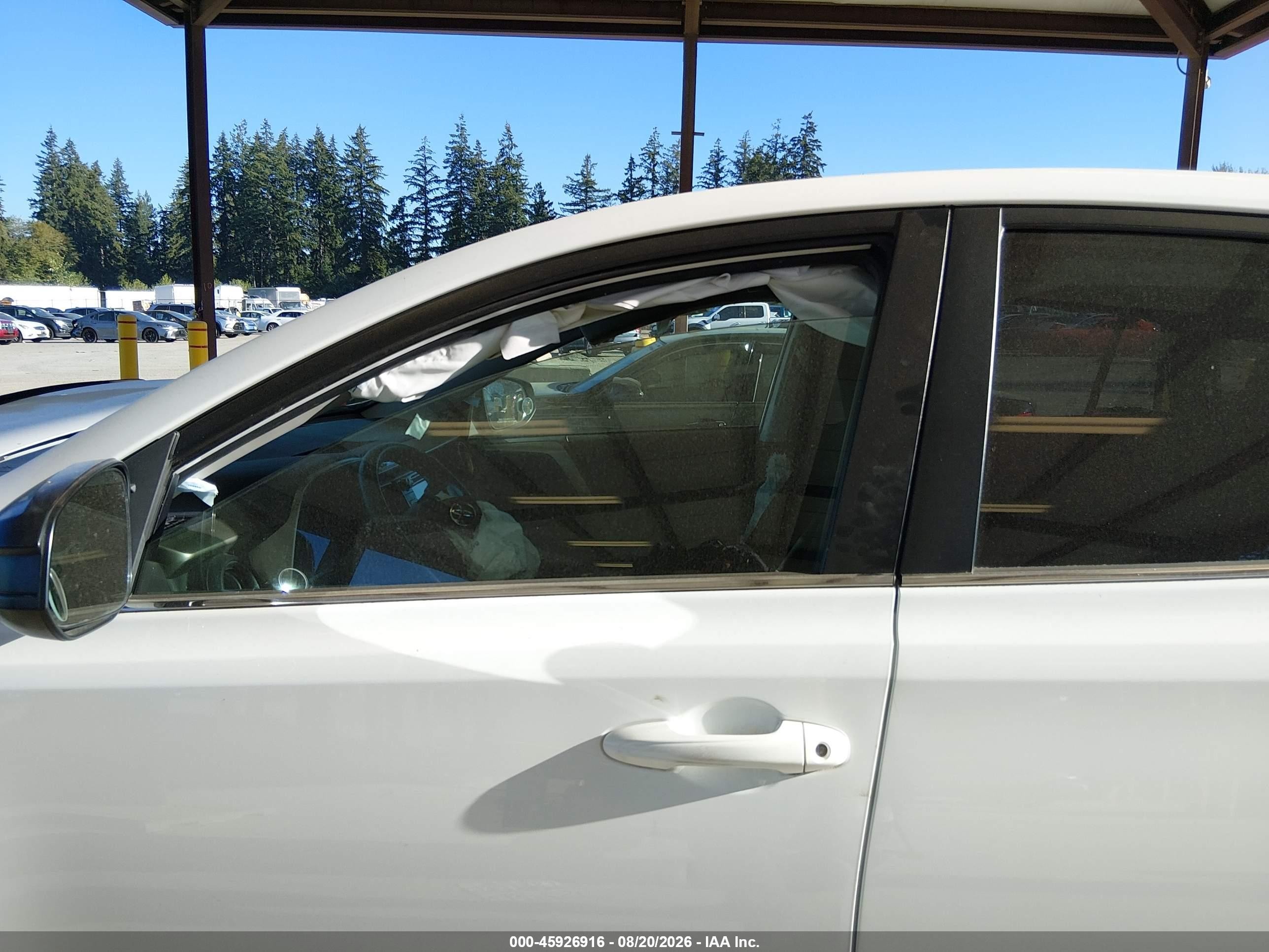 2015 Toyota Rav4 Le White vin: 2T3BFREV2FW294537