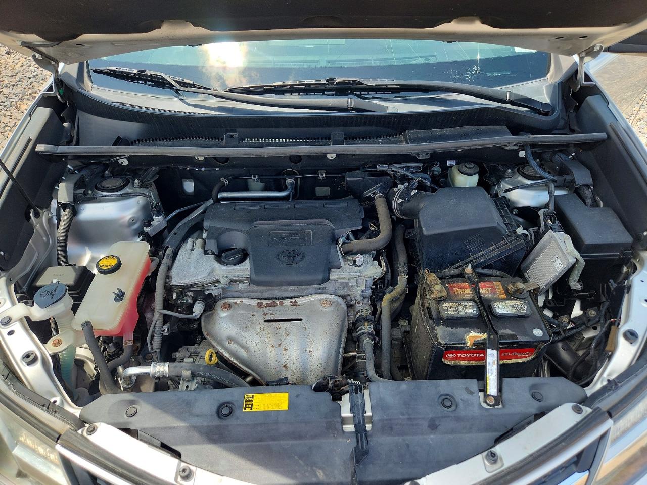 2015 Toyota Rav4 Le Silver vin: 2T3BFREV2FW352727