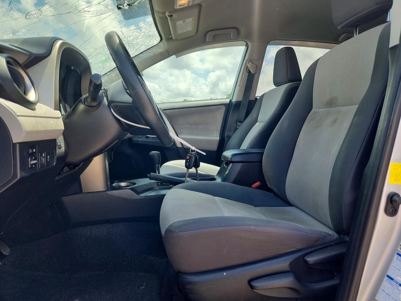 2015 Toyota Rav4 Le Silver vin: 2T3BFREV2FW352727