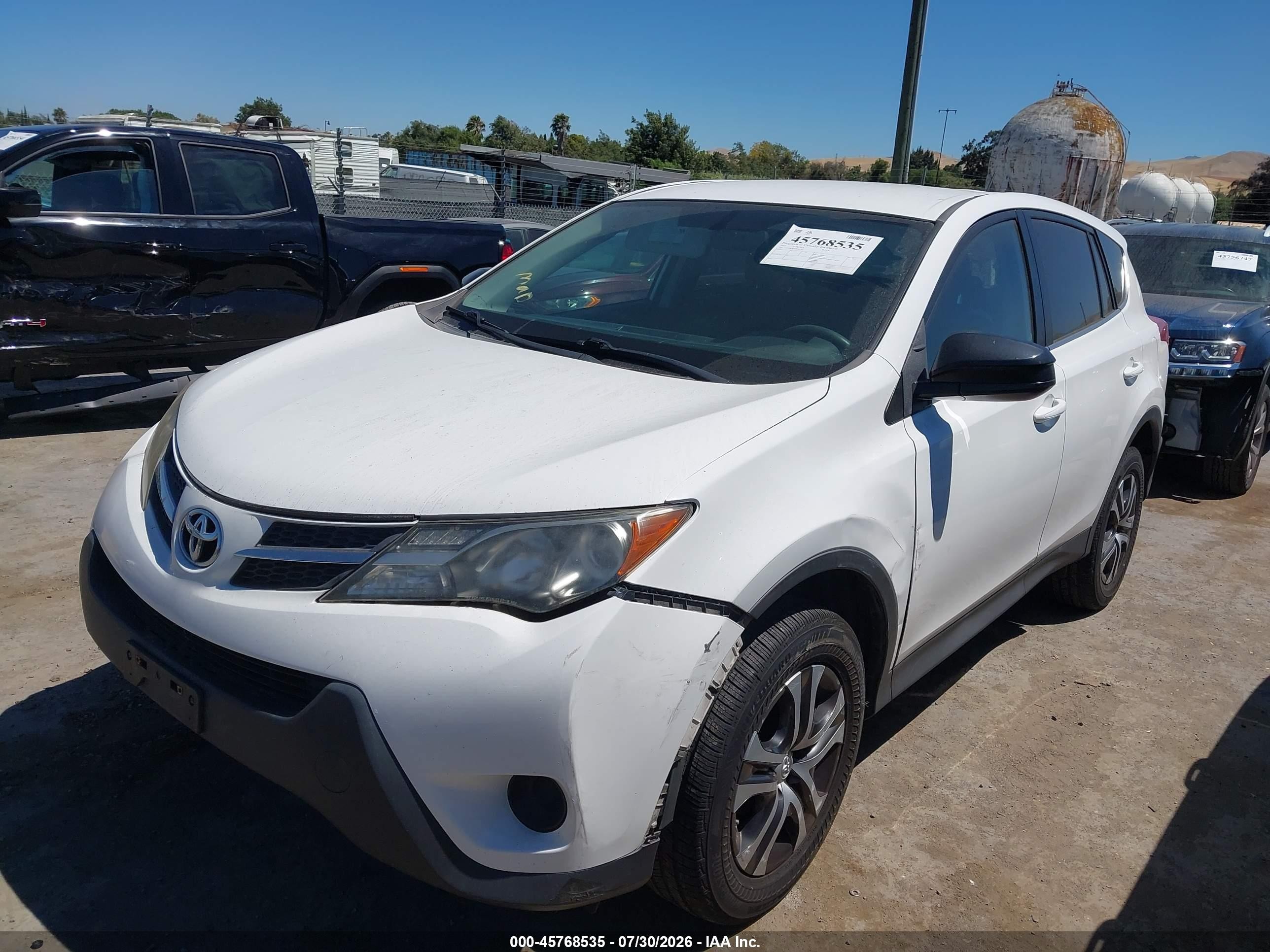 2015 Toyota Rav4 Le Белый vin: 2T3BFREV2FW361783