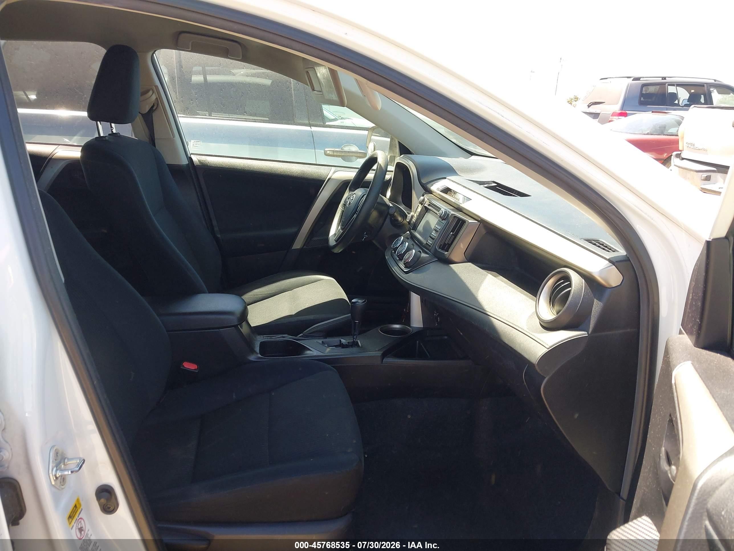 2015 Toyota Rav4 Le Белый vin: 2T3BFREV2FW361783