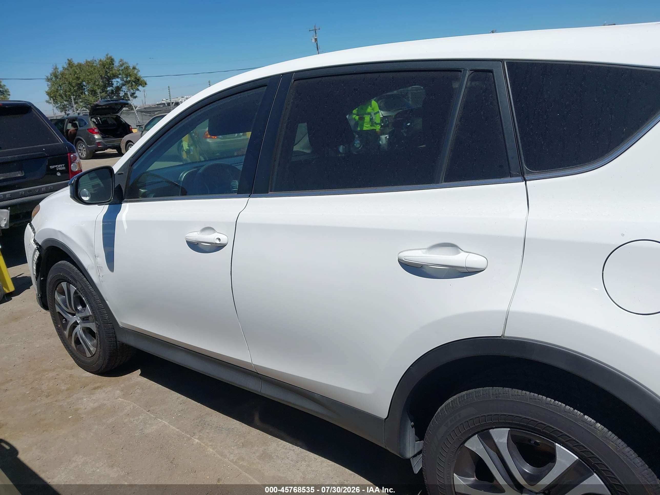 2015 Toyota Rav4 Le Белый vin: 2T3BFREV2FW361783