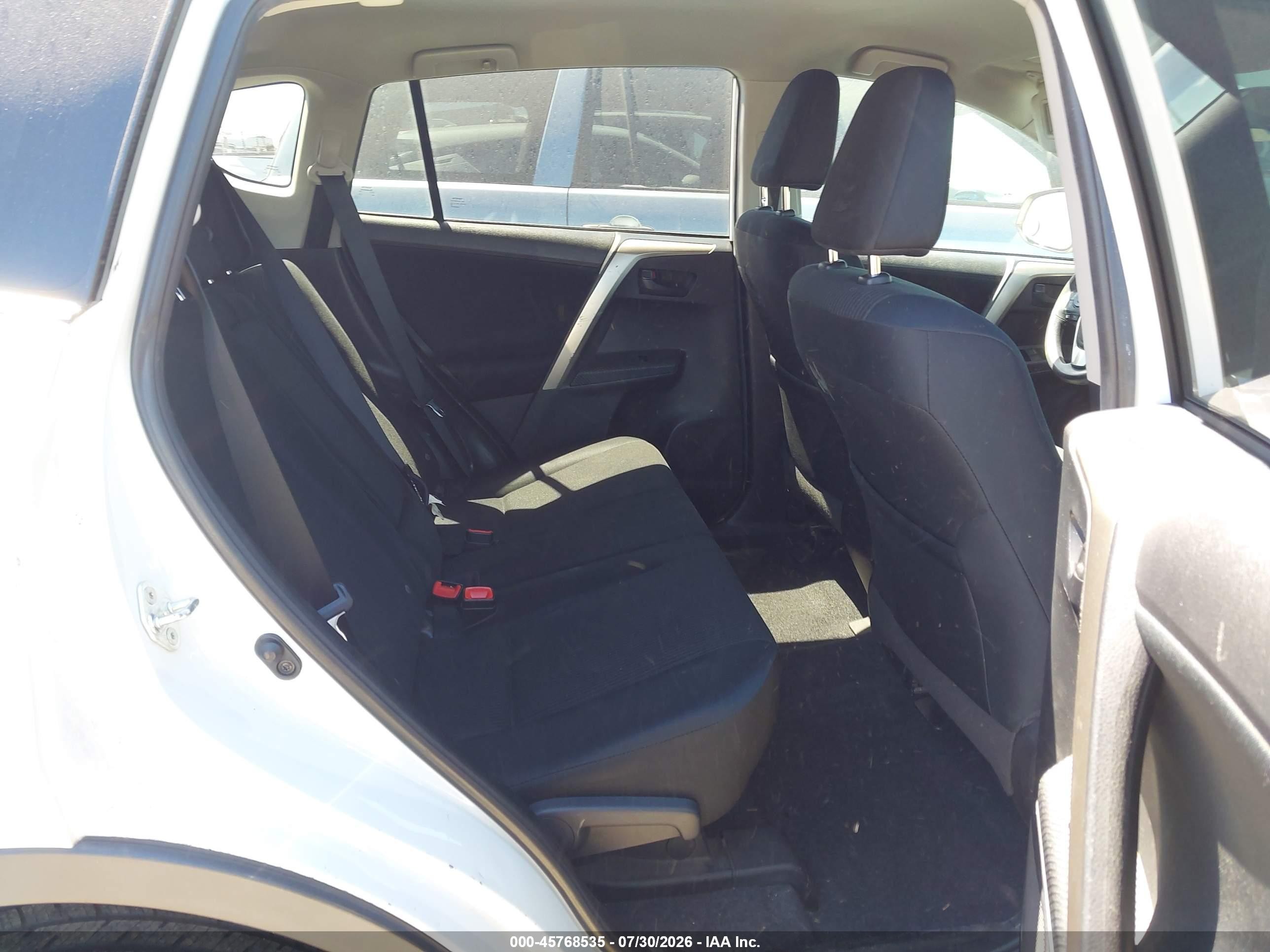 2015 Toyota Rav4 Le Белый vin: 2T3BFREV2FW361783