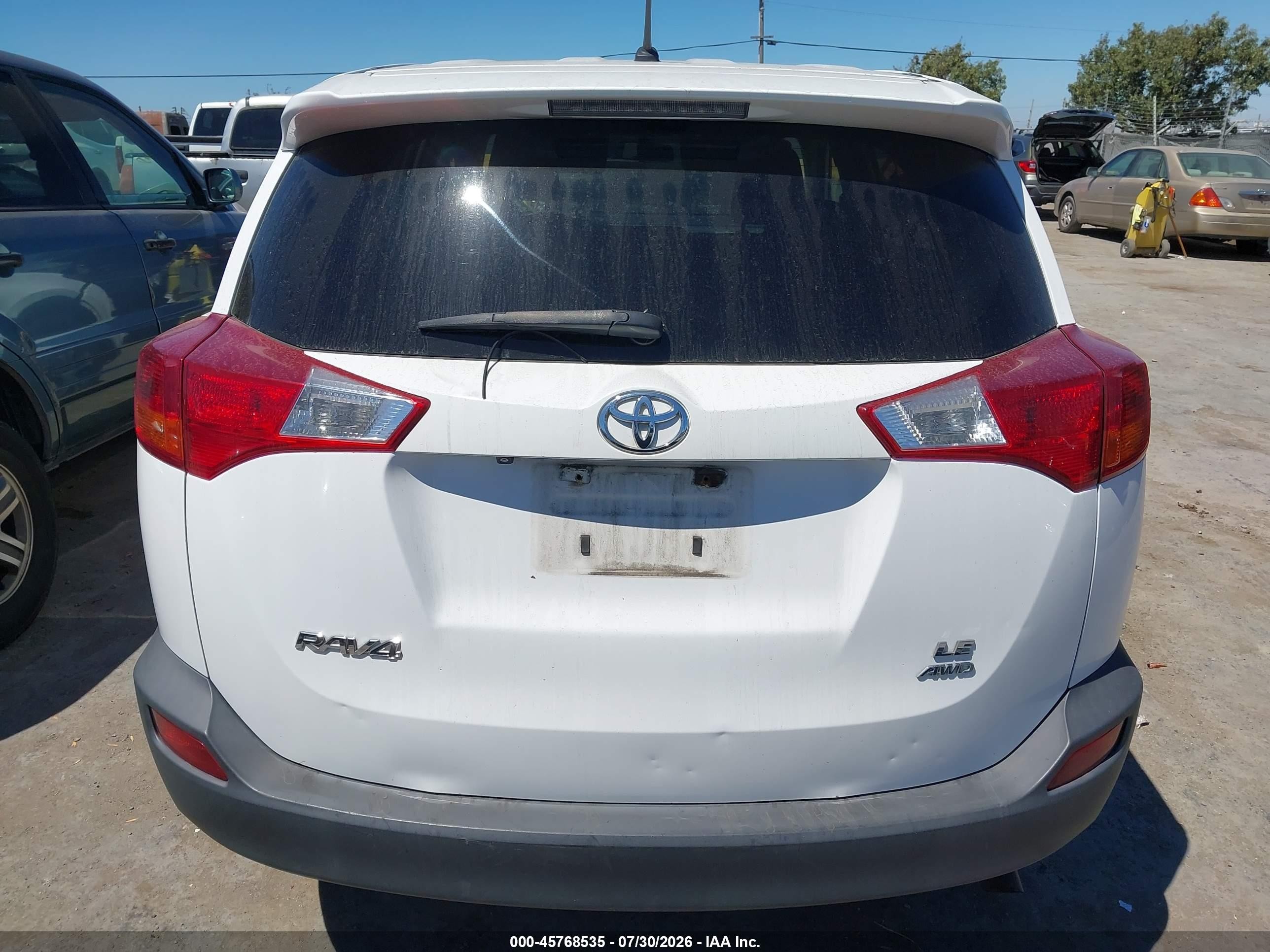 2015 Toyota Rav4 Le Белый vin: 2T3BFREV2FW361783