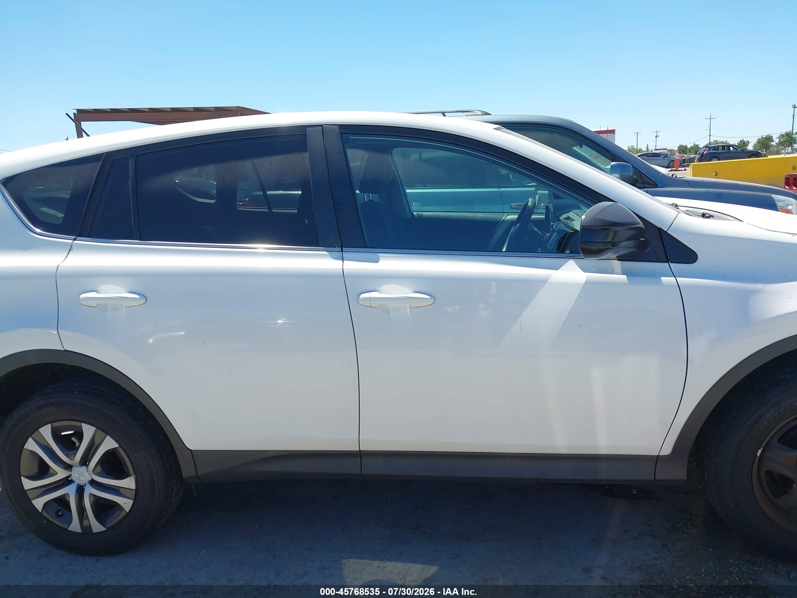 2015 Toyota Rav4 Le Белый vin: 2T3BFREV2FW361783