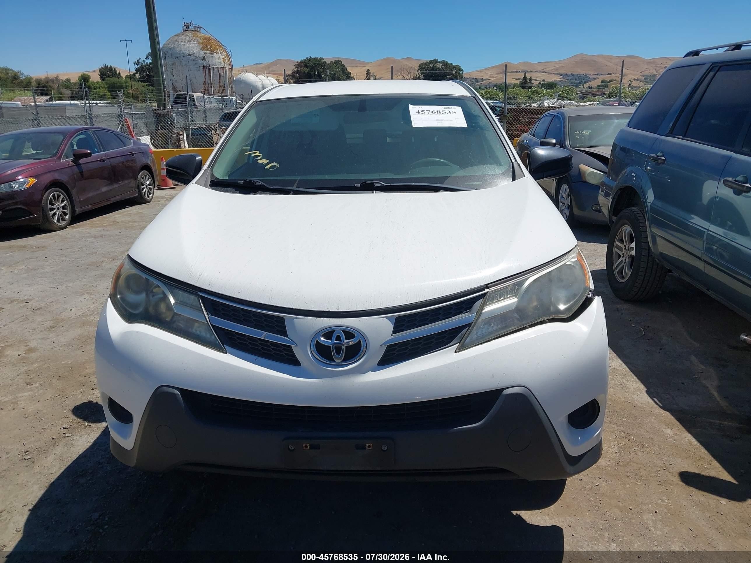 2015 Toyota Rav4 Le Белый vin: 2T3BFREV2FW361783