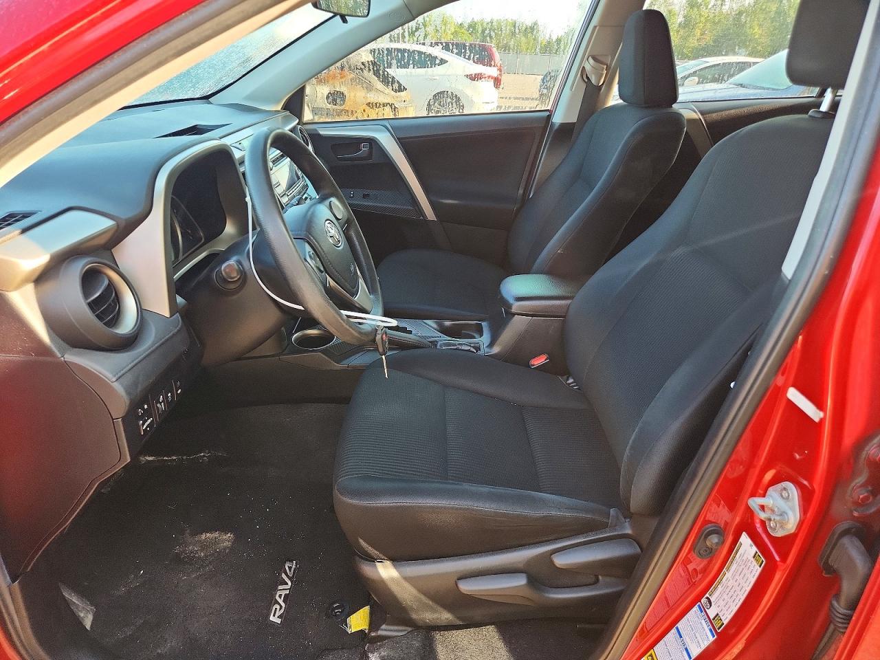 2015 Toyota Rav4 Le Red vin: 2T3BFREV2FW363081