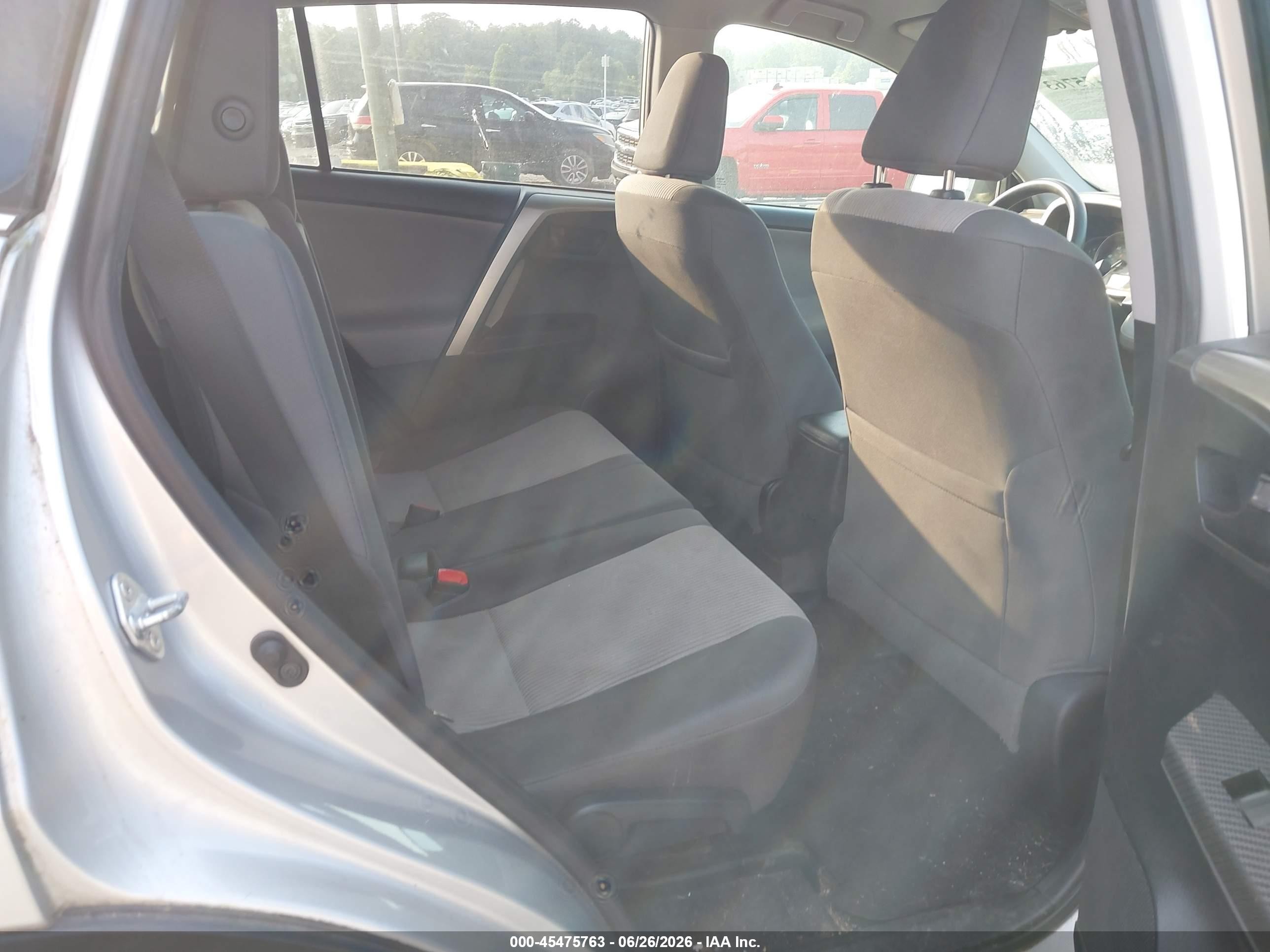 2015 Toyota Rav4 Le Silver vin: 2T3BFREV2FW398946