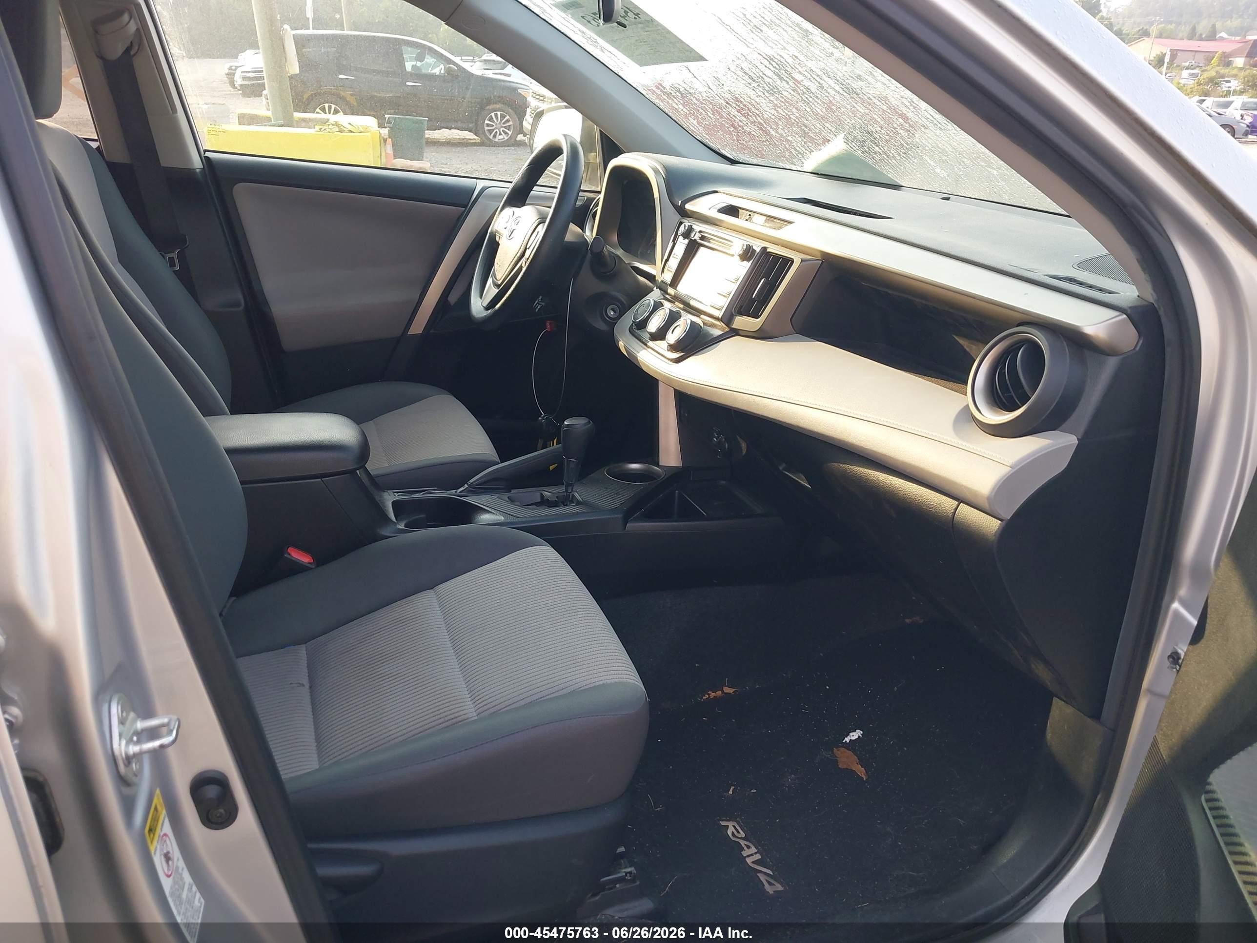 2015 Toyota Rav4 Le Silver vin: 2T3BFREV2FW398946