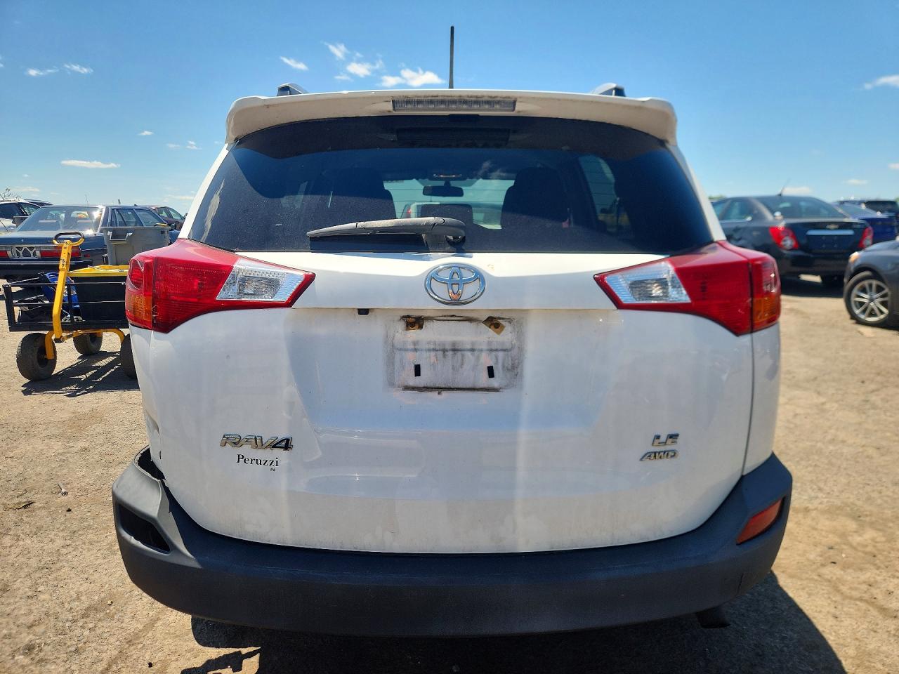 2015 Toyota Rav4 Le White vin: 2T3BFREV2FW407273