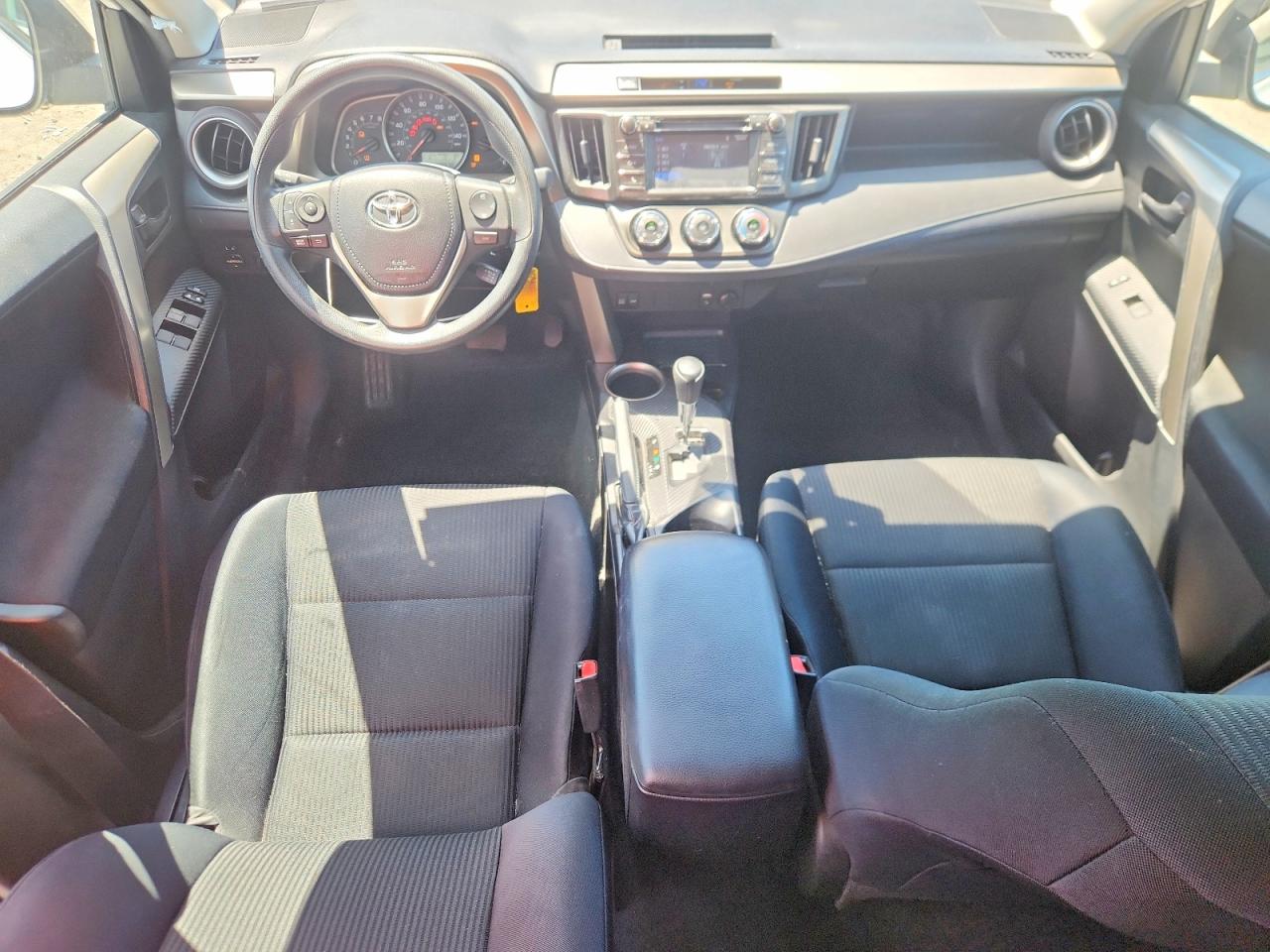 2015 Toyota Rav4 Le White vin: 2T3BFREV2FW407273
