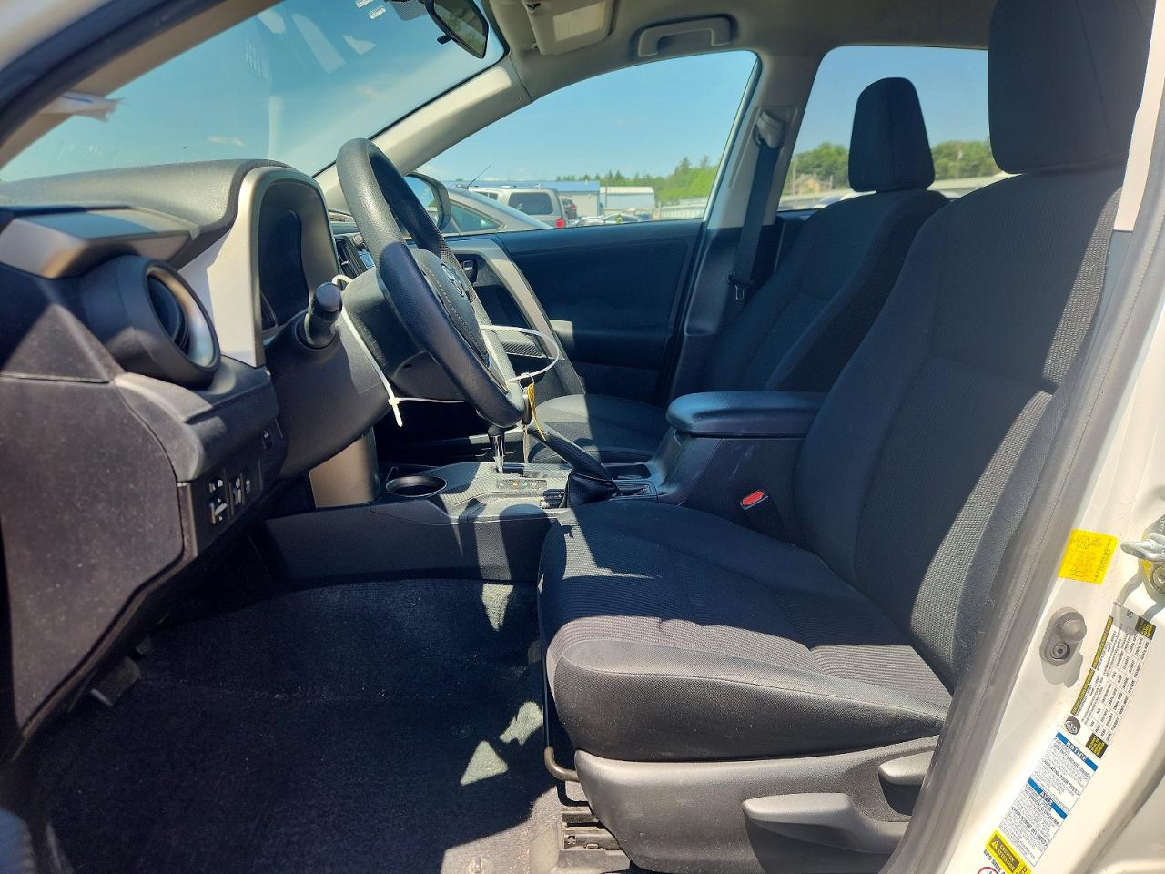 2015 Toyota Rav4 Le White vin: 2T3BFREV2FW407273