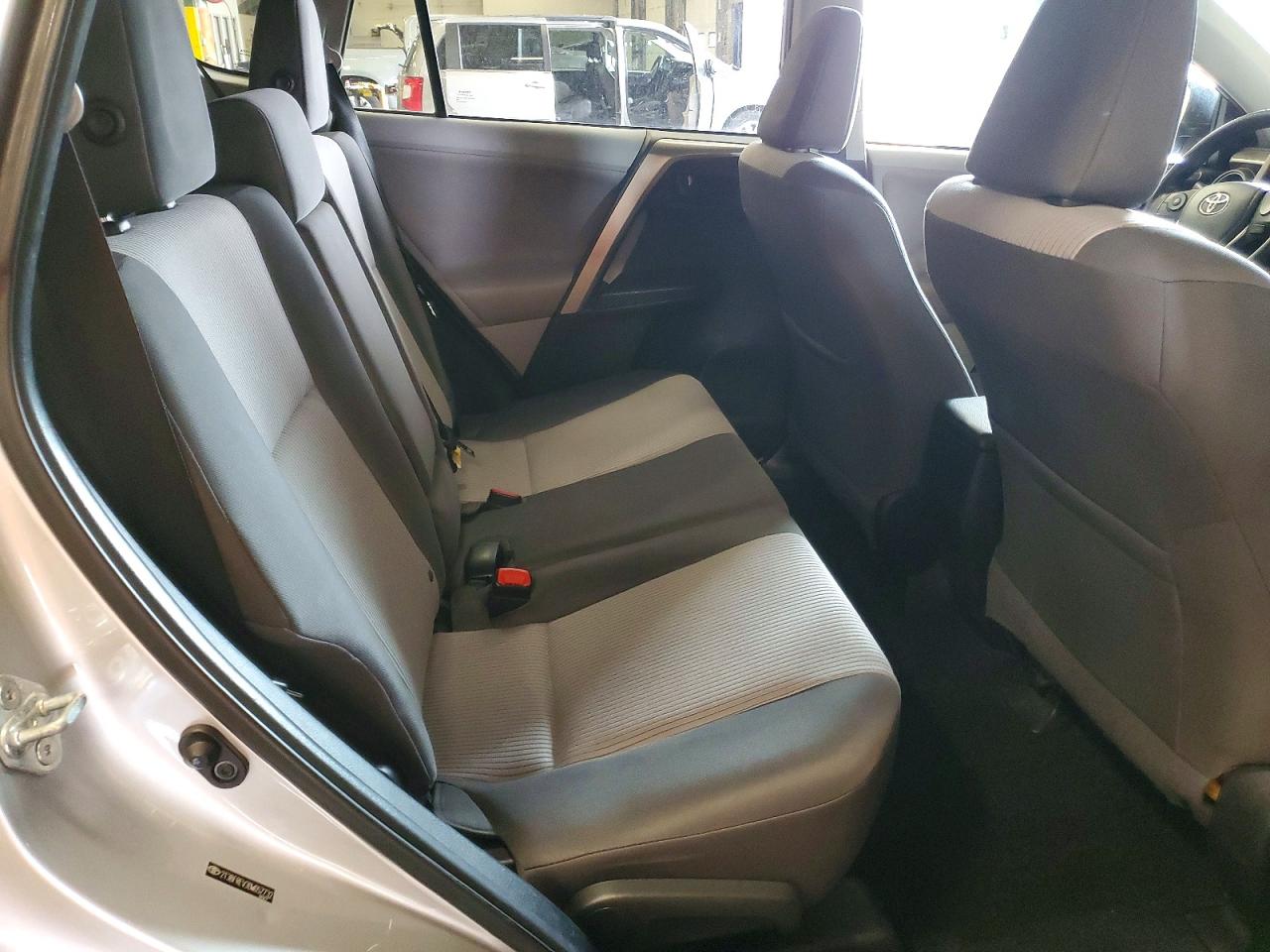 2013 Toyota Rav4 Le Silver vin: 2T3BFREV3DW057732