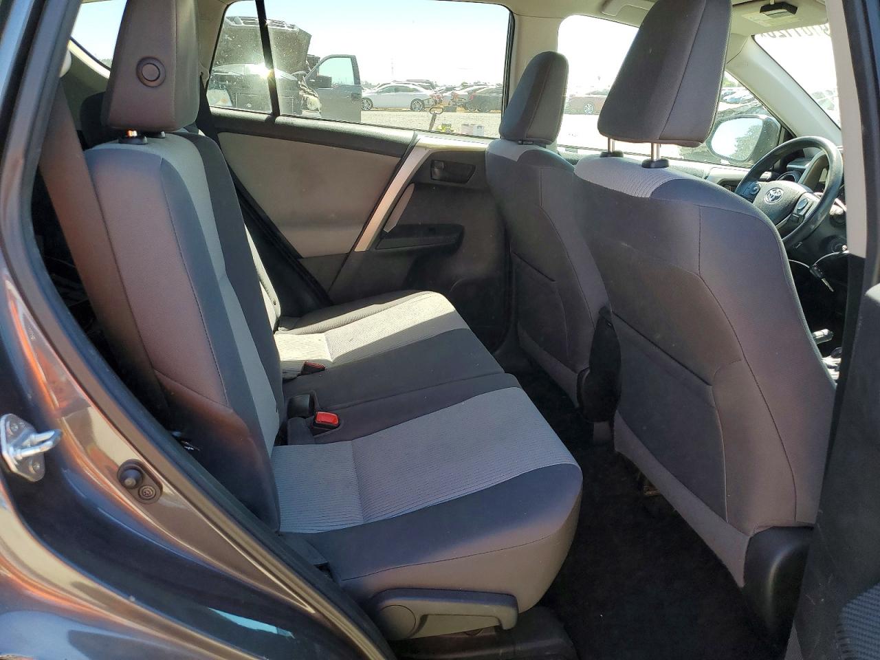 2014 Toyota Rav4 Le Silver vin: 2T3BFREV3EW217562