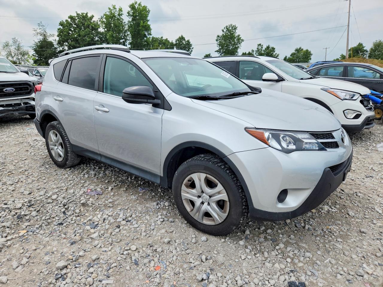 2015 Toyota Rav4 Le Silver vin: 2T3BFREV3FW240261