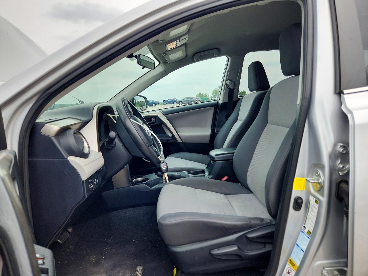2015 Toyota Rav4 Le Silver vin: 2T3BFREV3FW240261