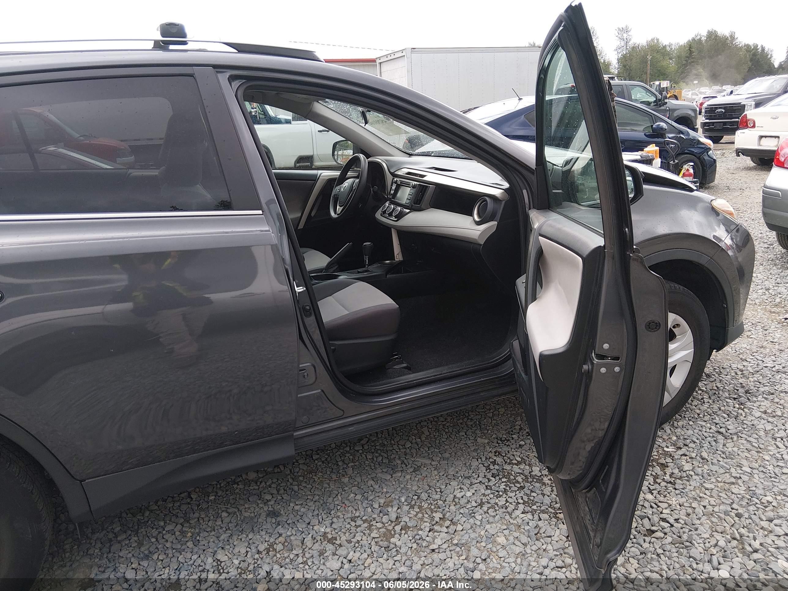 2015 Toyota Rav4 Le Gray vin: 2T3BFREV3FW264432
