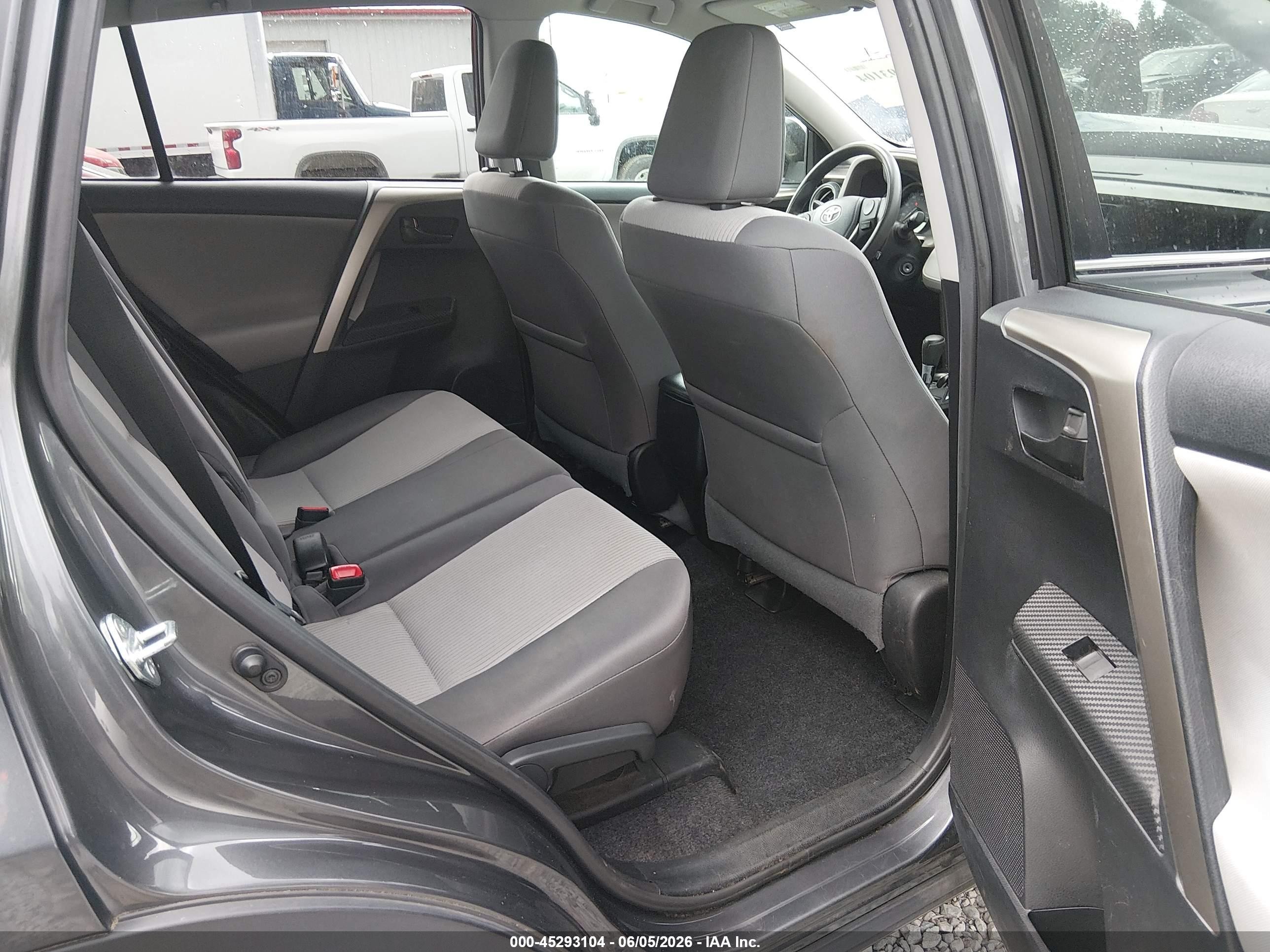 2015 Toyota Rav4 Le Gray vin: 2T3BFREV3FW264432