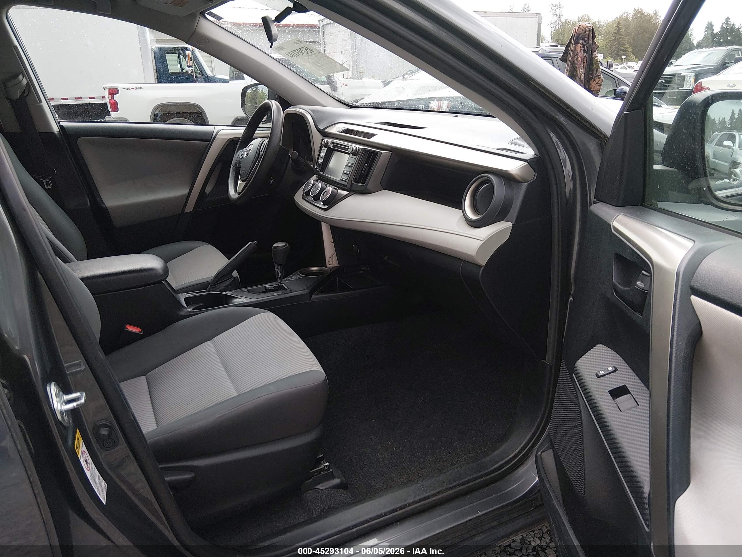 2015 Toyota Rav4 Le Gray vin: 2T3BFREV3FW264432
