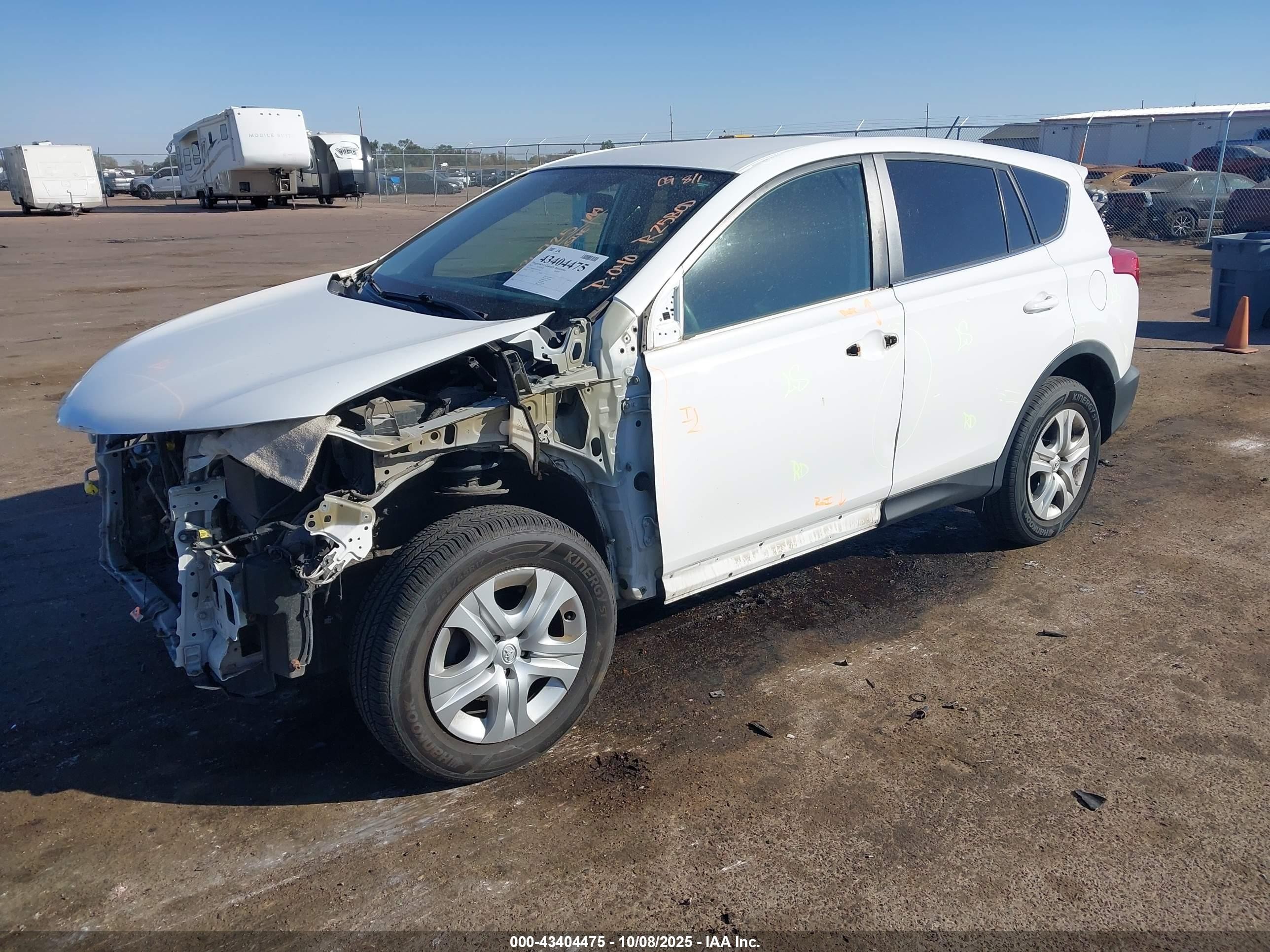 2015 Toyota Rav4 Le White vin: 2T3BFREV3FW276421