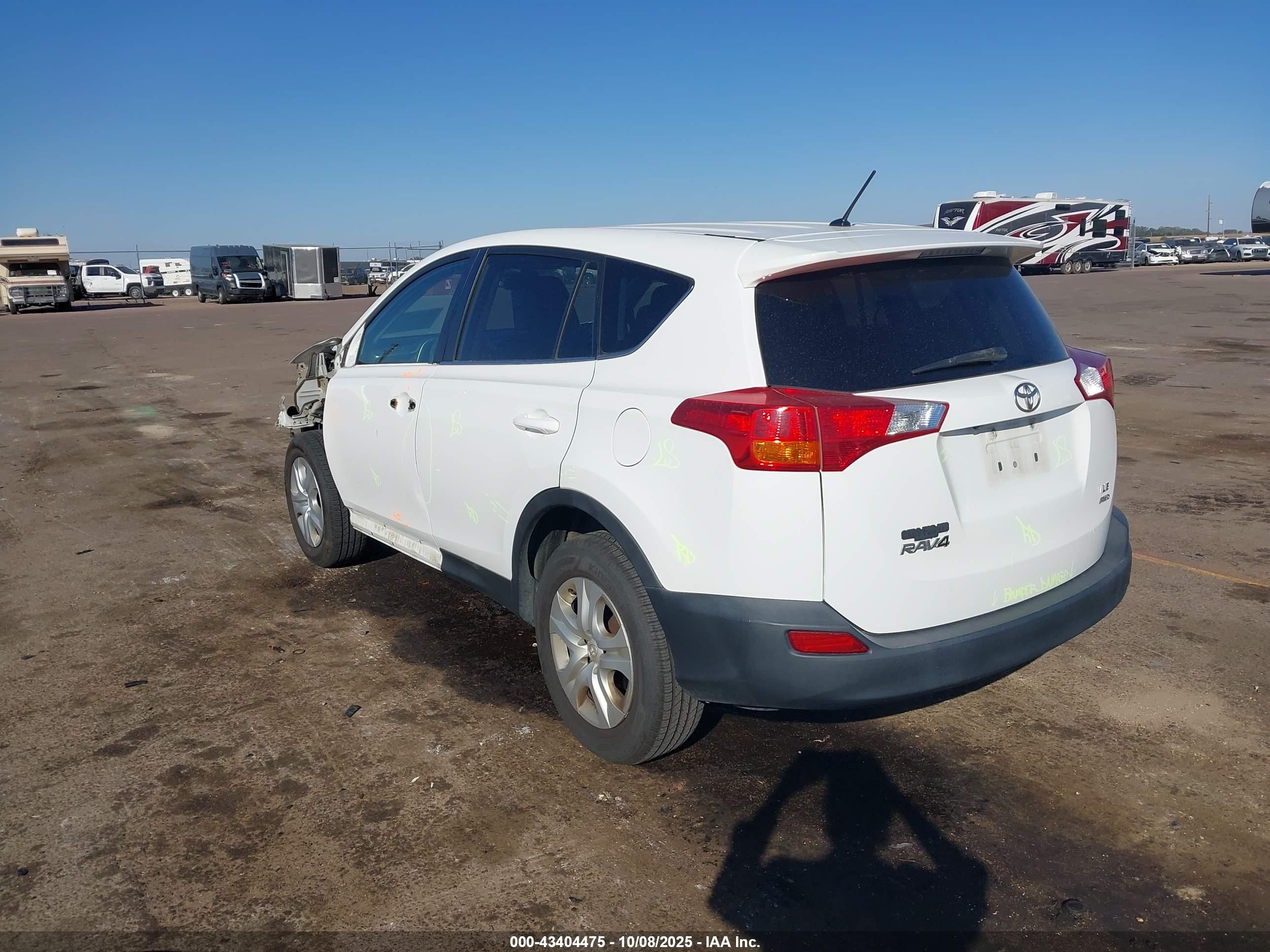 2015 Toyota Rav4 Le White vin: 2T3BFREV3FW276421