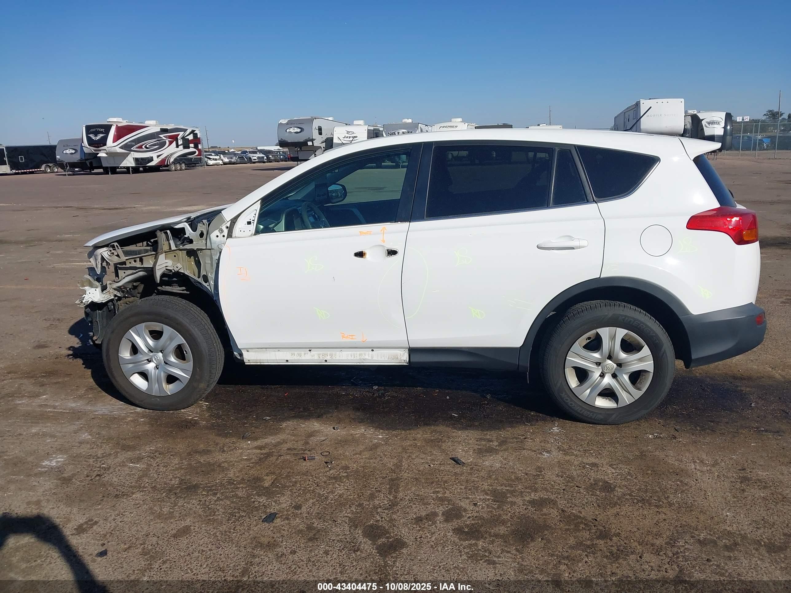 2015 Toyota Rav4 Le White vin: 2T3BFREV3FW276421