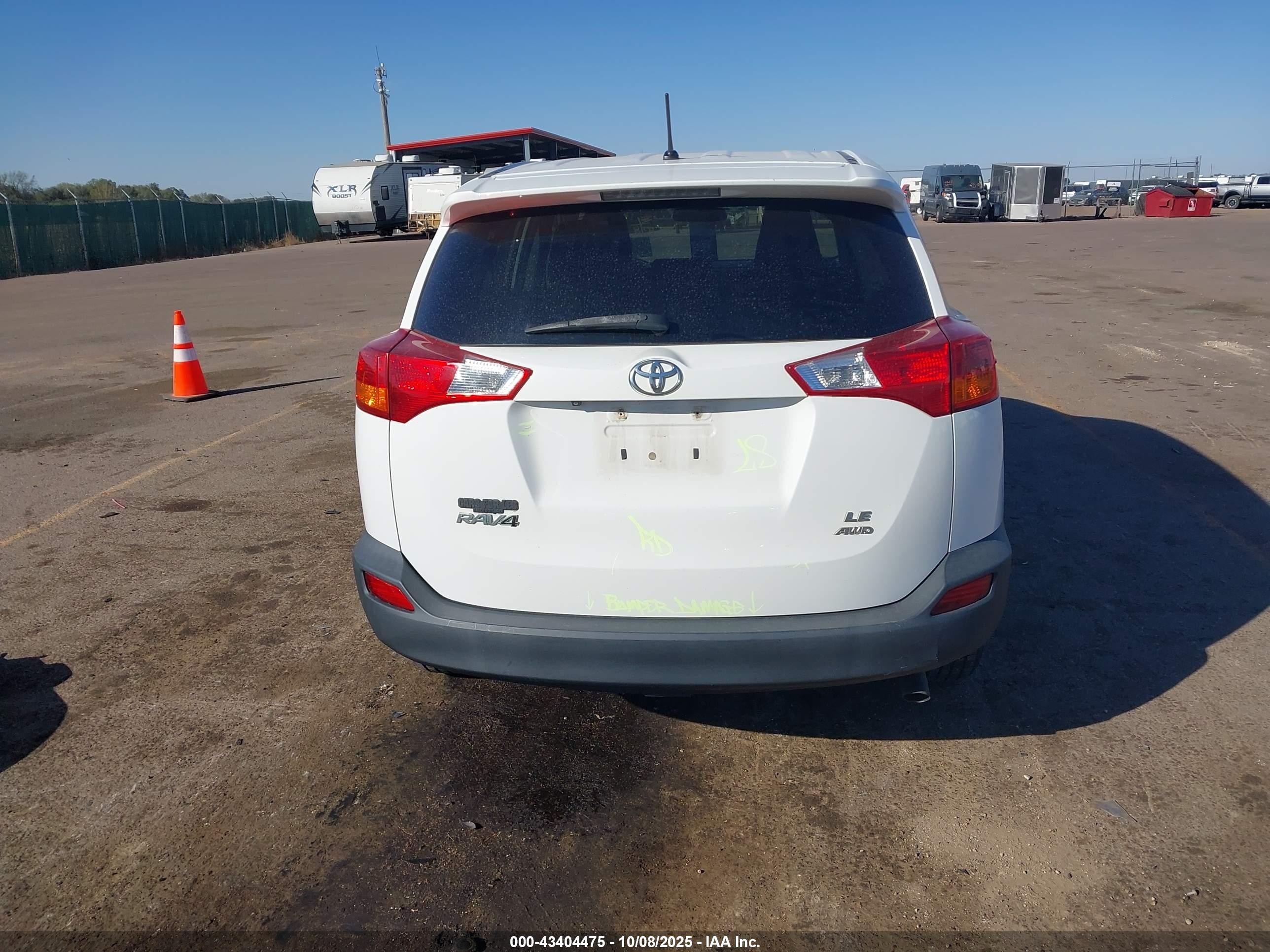 2015 Toyota Rav4 Le White vin: 2T3BFREV3FW276421