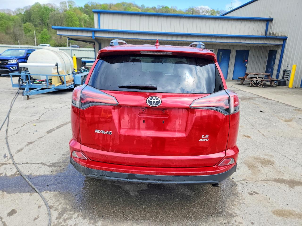 2017 Toyota Rav4 Le Burgundy vin: 2T3BFREV3HW600003