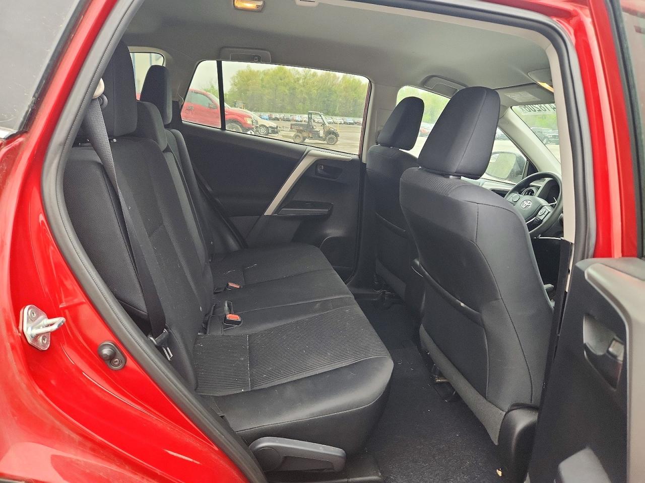 2017 Toyota Rav4 Le Burgundy vin: 2T3BFREV3HW600003