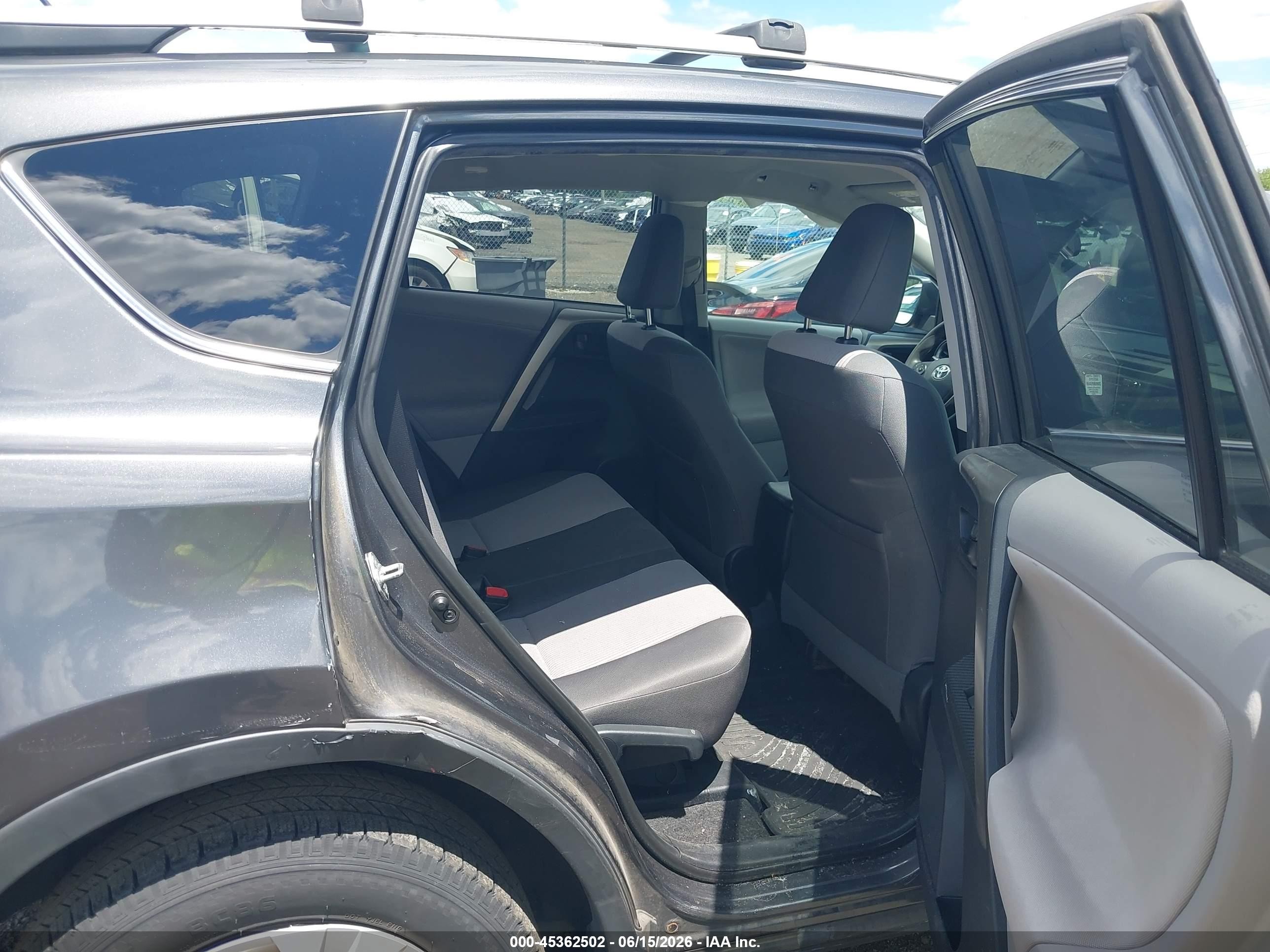 2013 Toyota Rav4 Le Gray vin: 2T3BFREV4DW018521