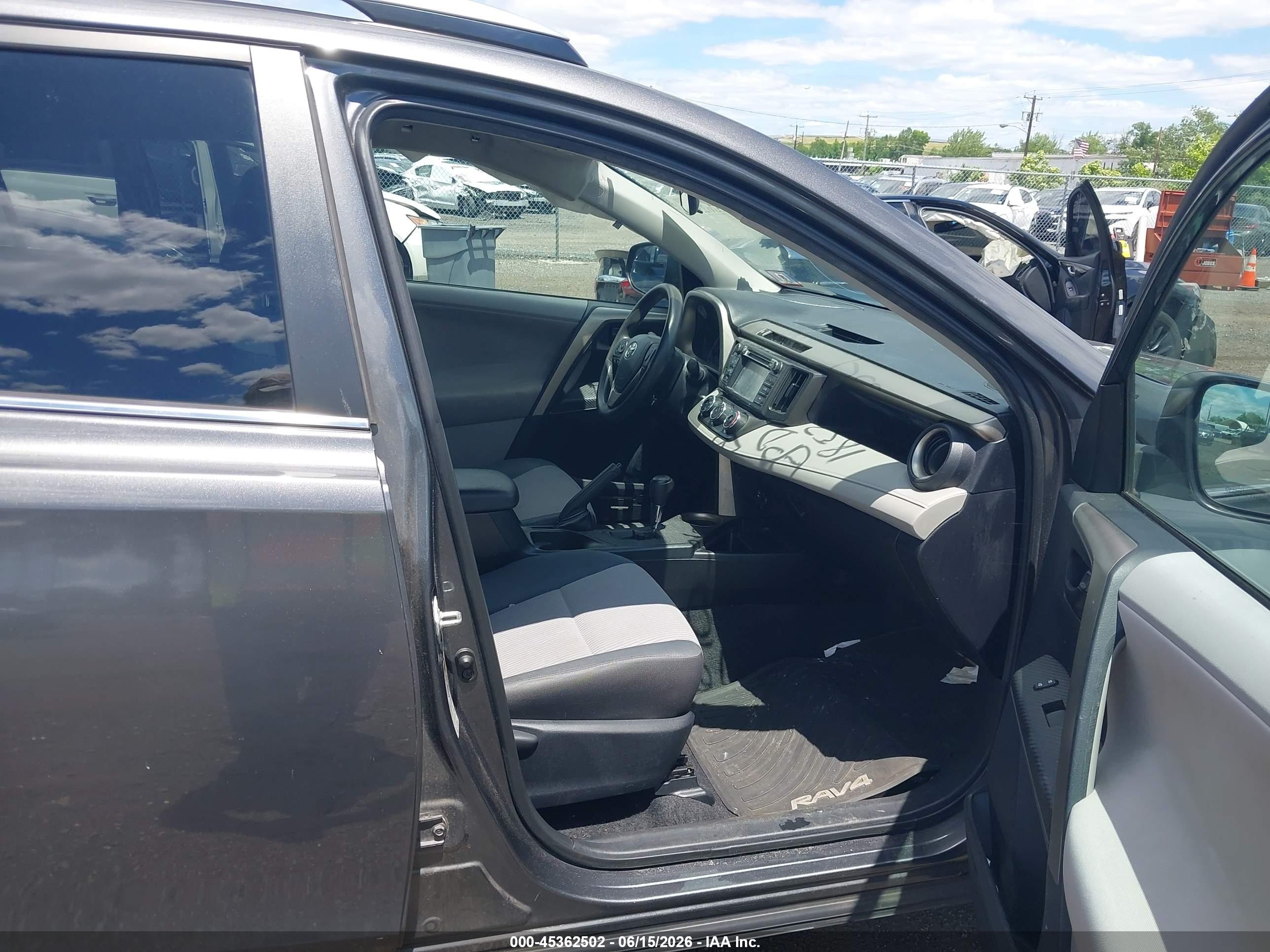 2013 Toyota Rav4 Le Gray vin: 2T3BFREV4DW018521