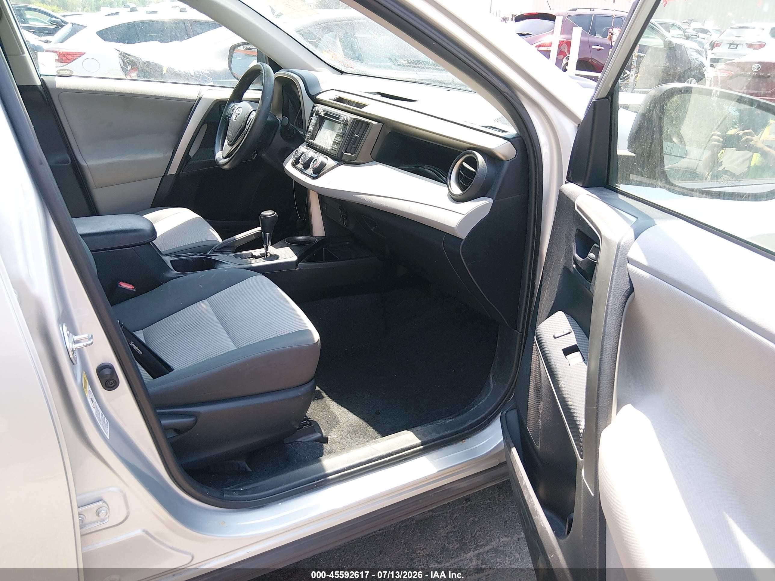 2013 Toyota Rav4 Le Silver vin: 2T3BFREV4DW030278