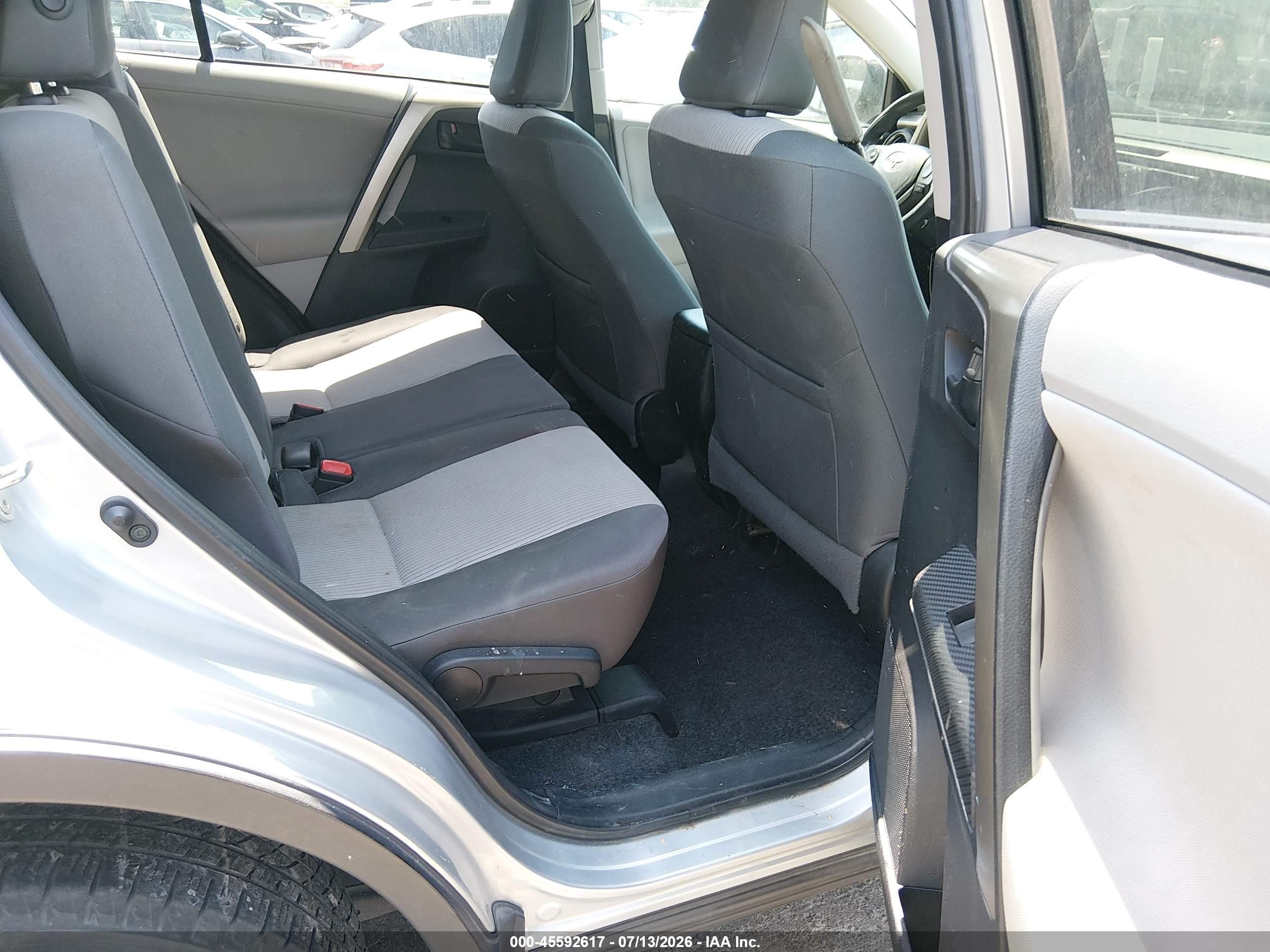 2013 Toyota Rav4 Le Silver vin: 2T3BFREV4DW030278