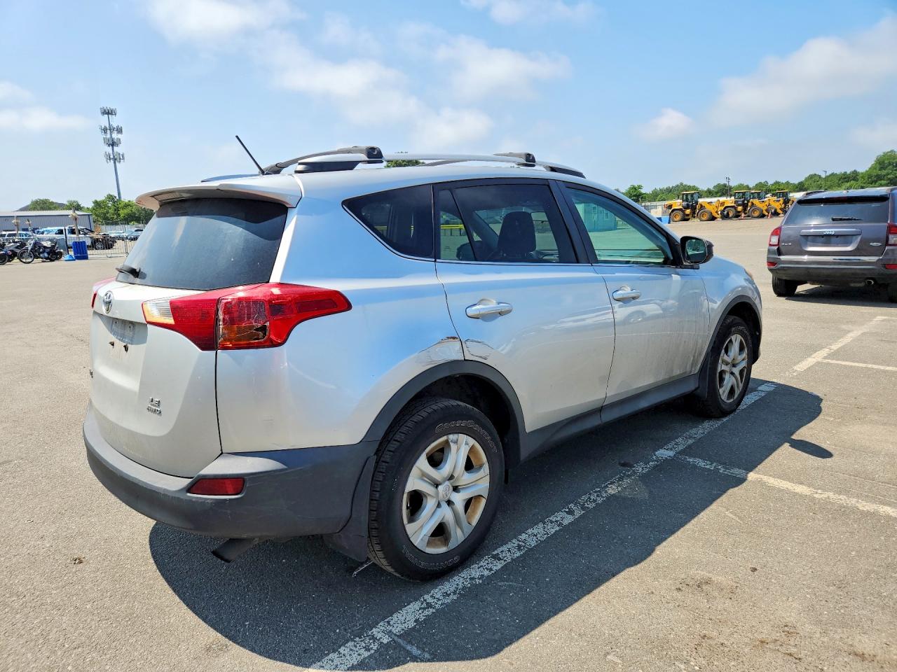 2013 Toyota Rav4 Le Silver vin: 2T3BFREV4DW065953