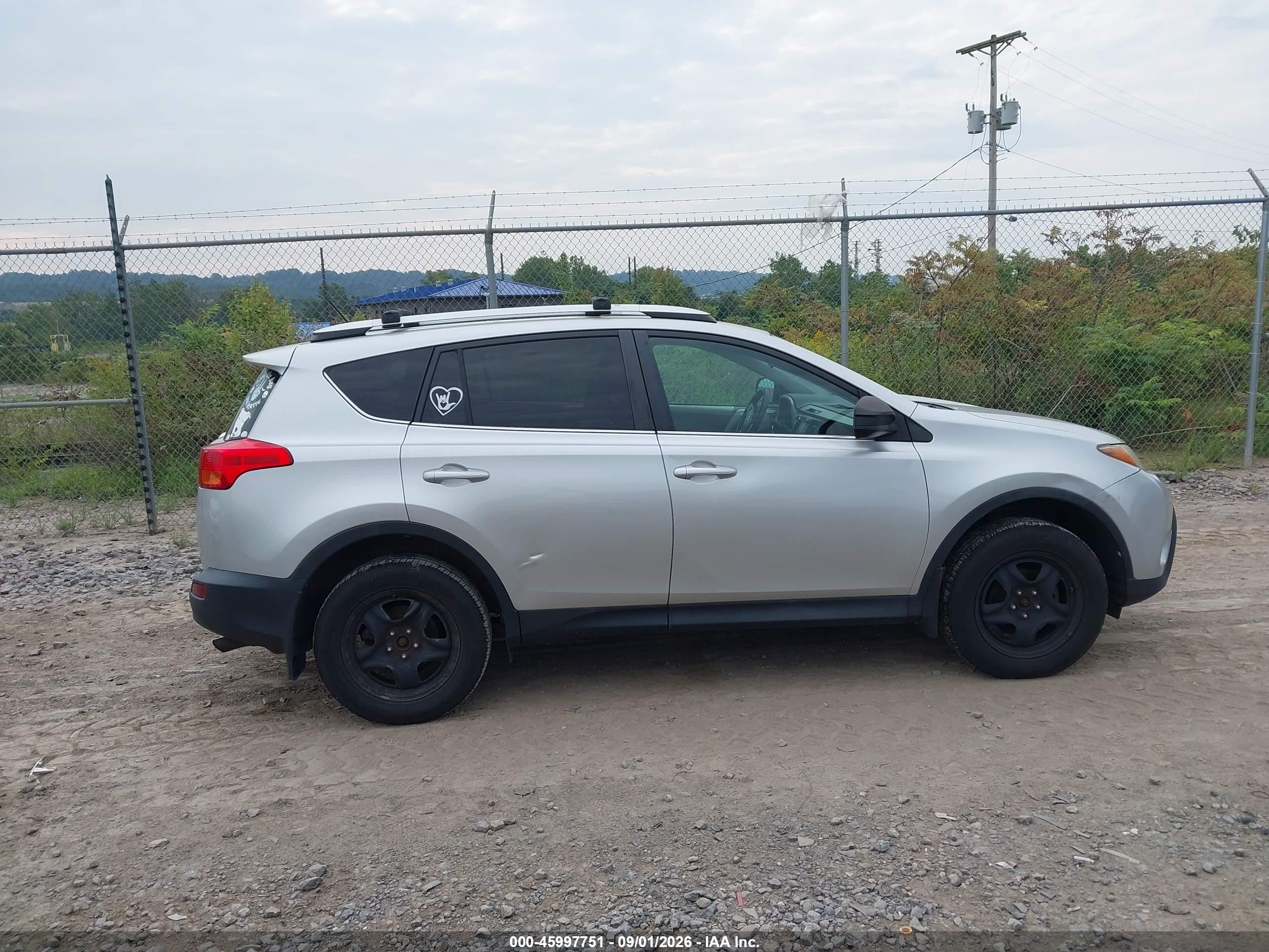 2013 Toyota Rav4 Le Серебряный vin: 2T3BFREV4DW088651