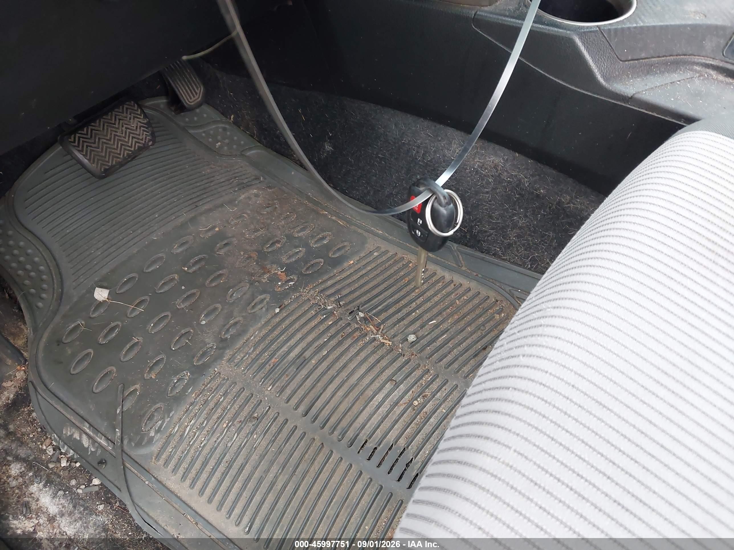 2013 Toyota Rav4 Le Серебряный vin: 2T3BFREV4DW088651