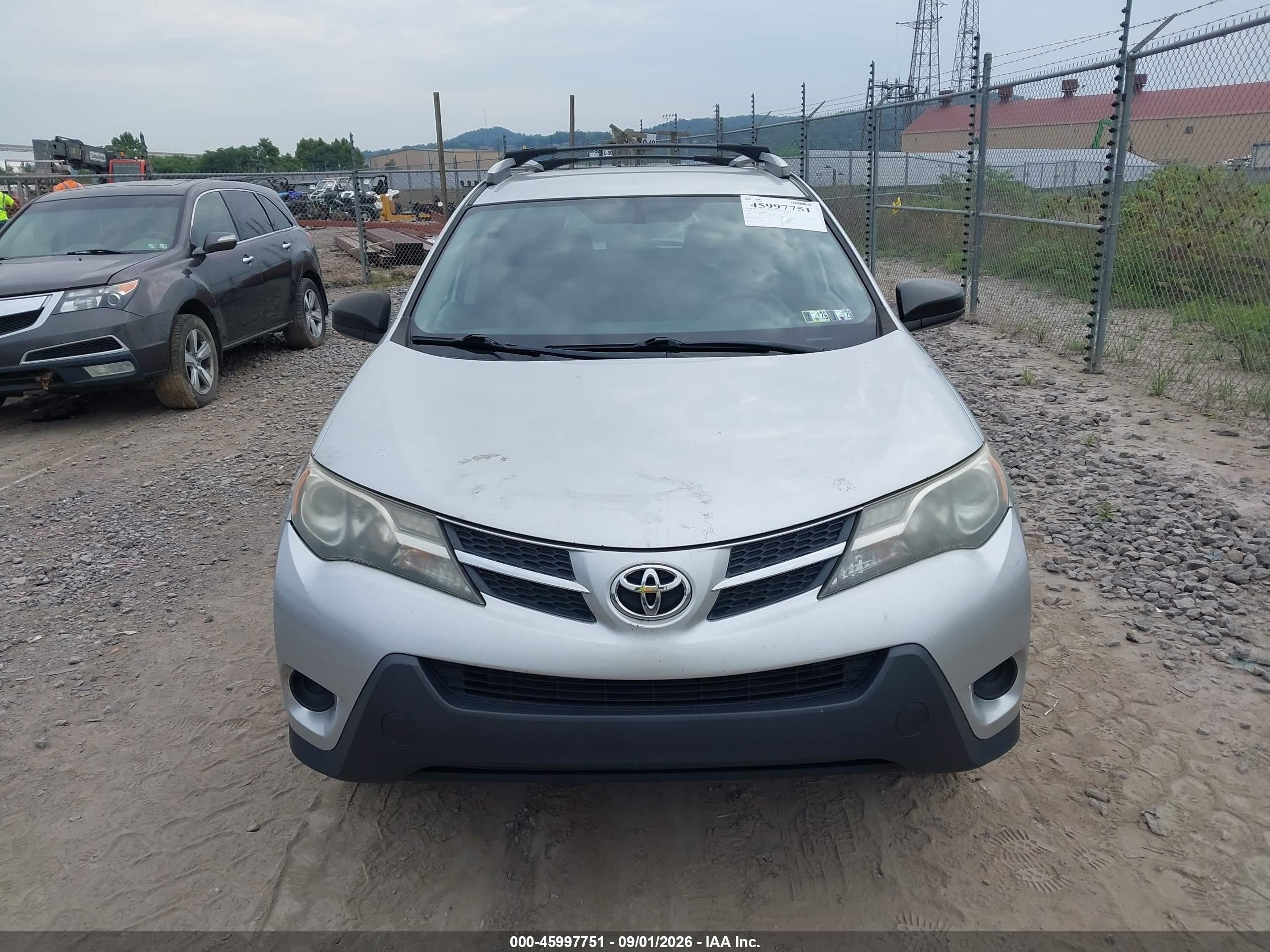 2013 Toyota Rav4 Le Серебряный vin: 2T3BFREV4DW088651