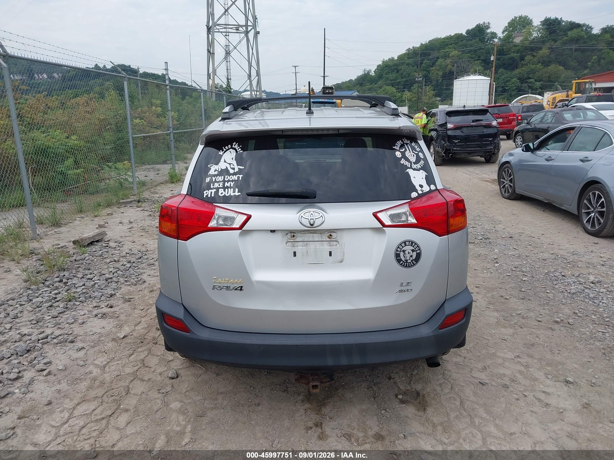 2013 Toyota Rav4 Le Серебряный vin: 2T3BFREV4DW088651