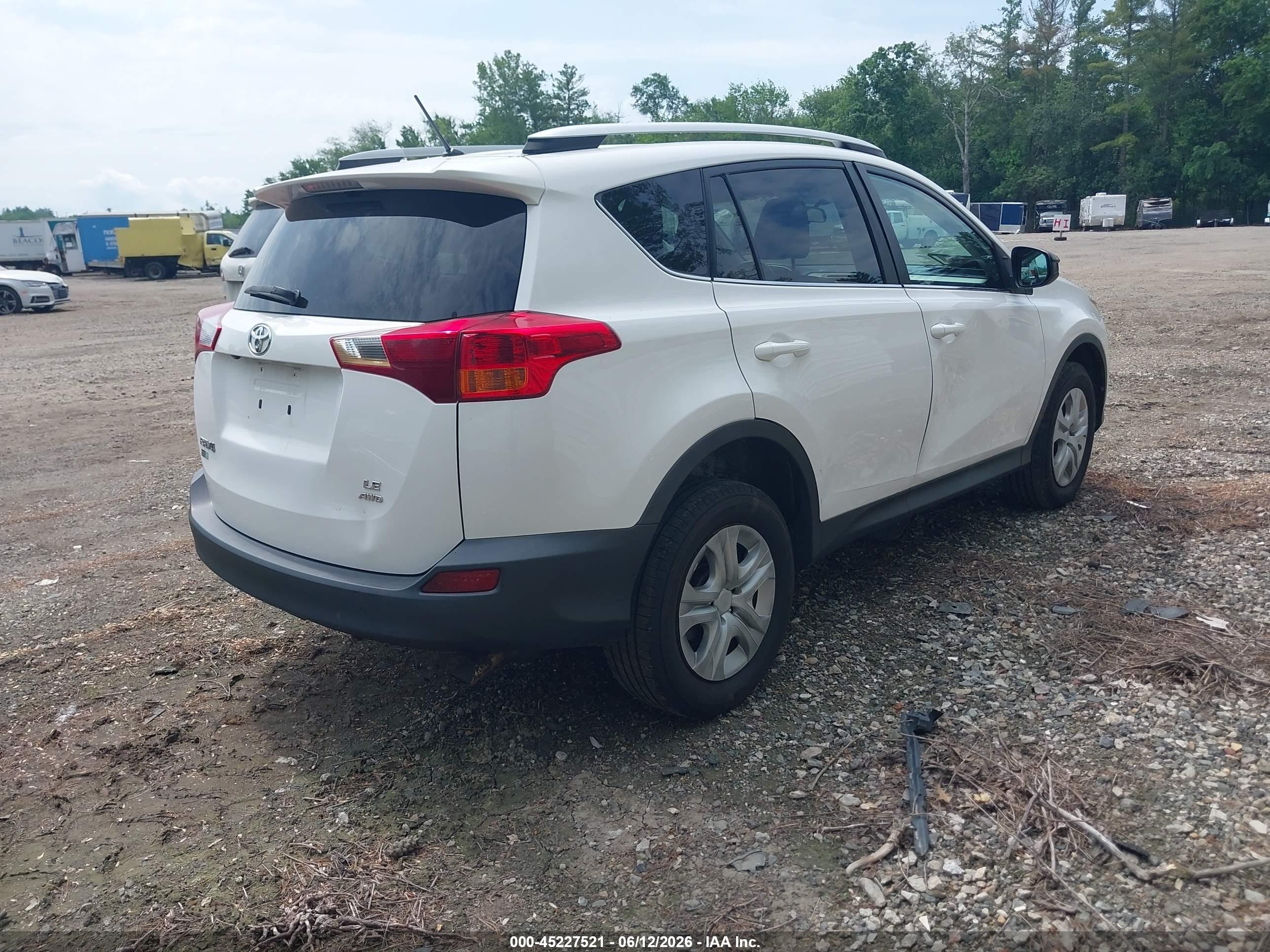 2013 Toyota Rav4 Le White vin: 2T3BFREV4DW114472