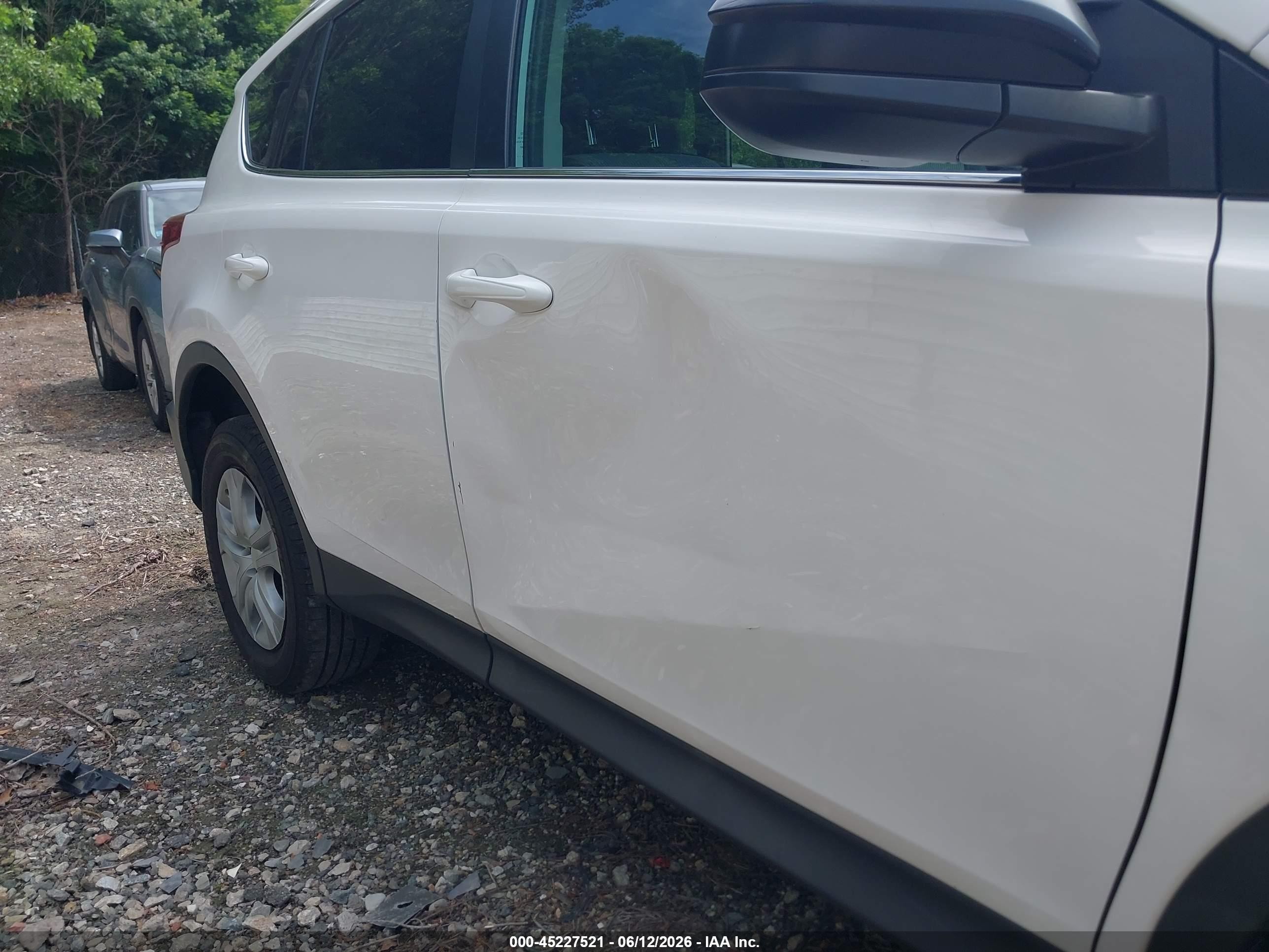 2013 Toyota Rav4 Le White vin: 2T3BFREV4DW114472