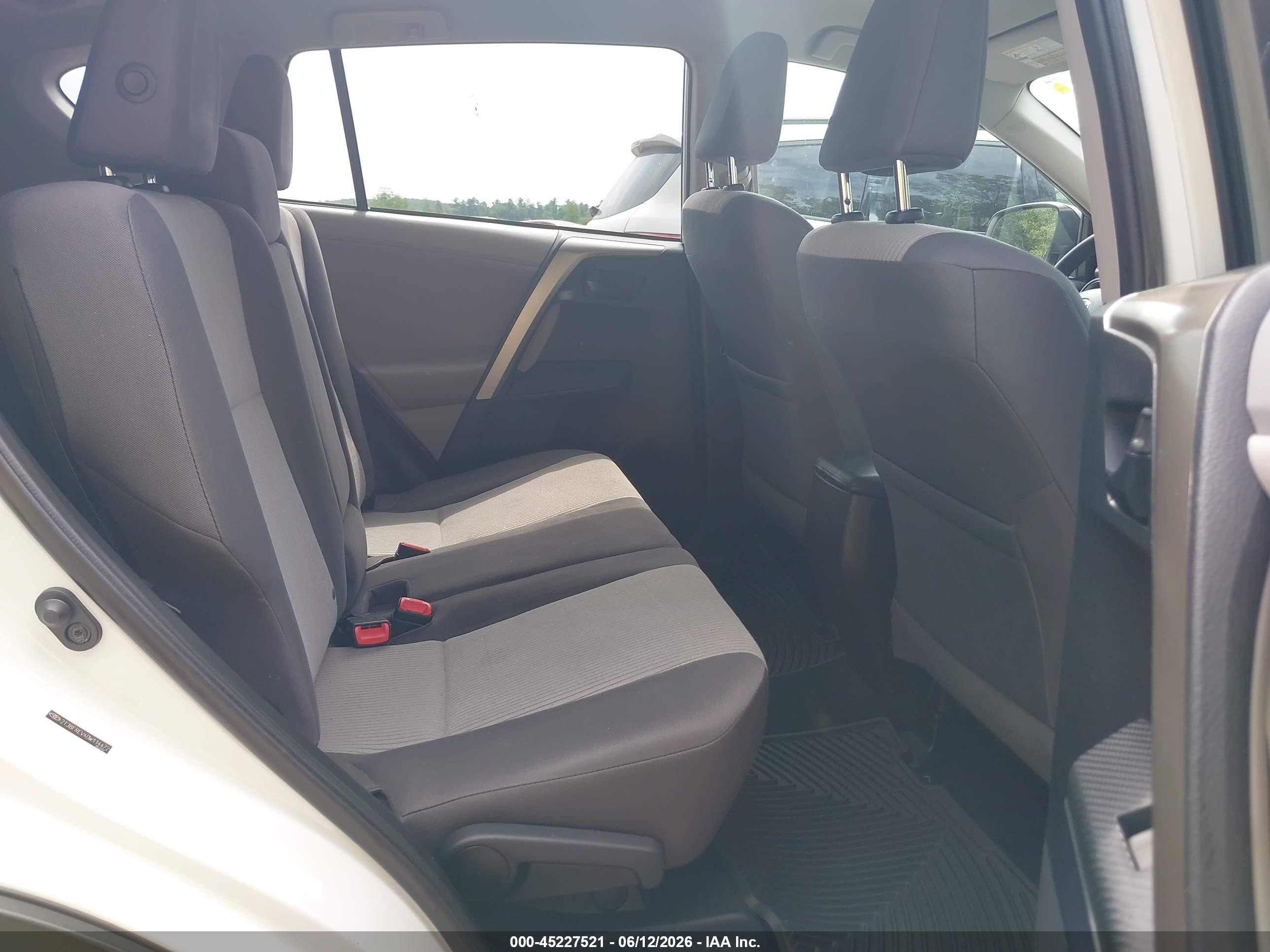 2013 Toyota Rav4 Le White vin: 2T3BFREV4DW114472