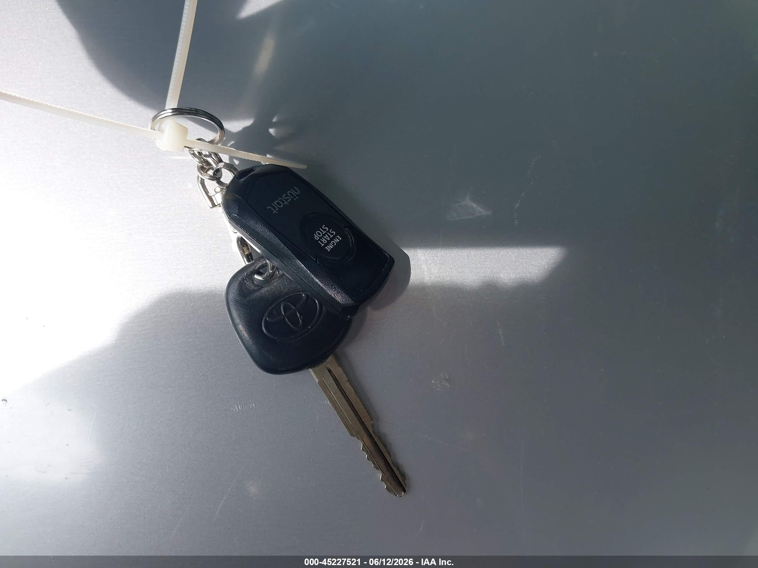2013 Toyota Rav4 Le White vin: 2T3BFREV4DW114472